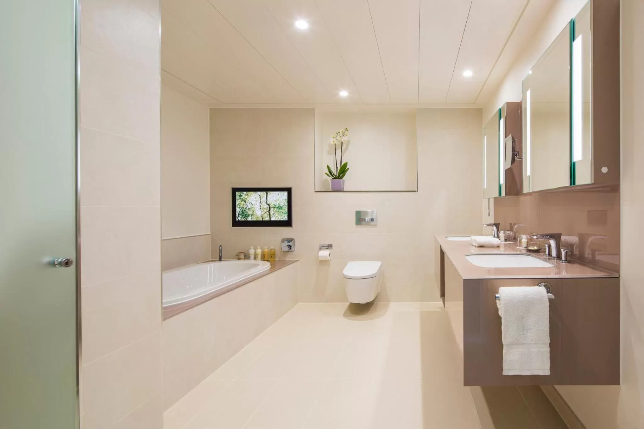 Bathroom in COMO Metropolitan London