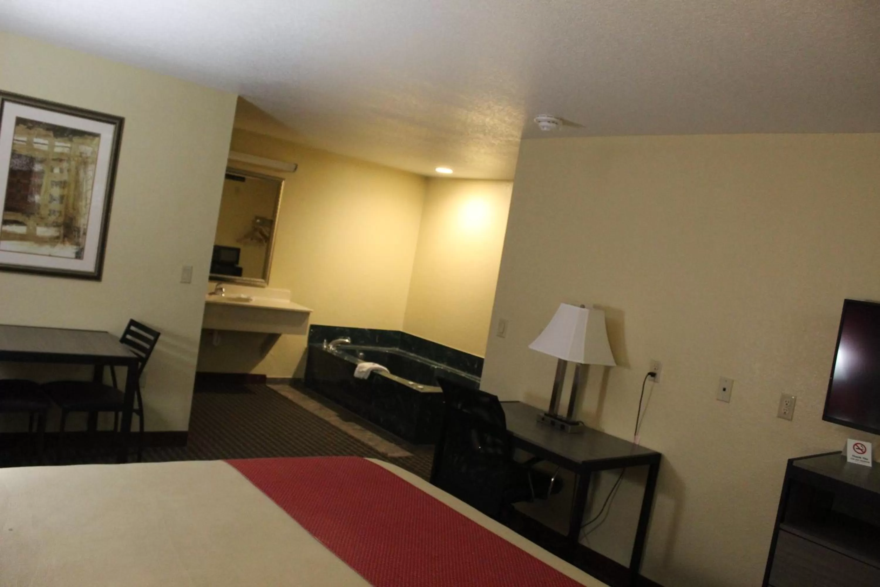 Bed in Scottish Inns Fort Worth