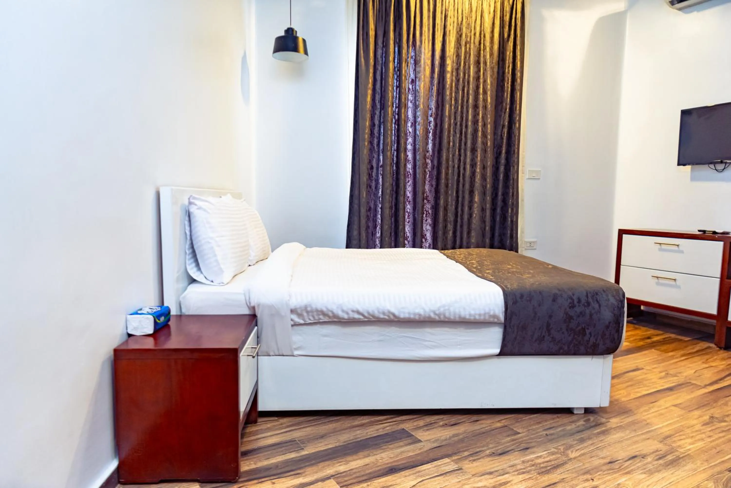 Bedroom, Bed in Museum Plaza