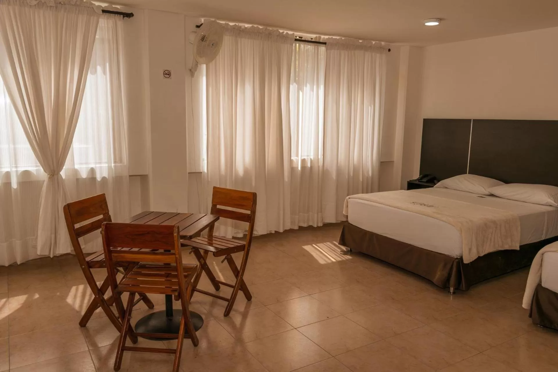 Photo of the whole room in Hotel Saint John