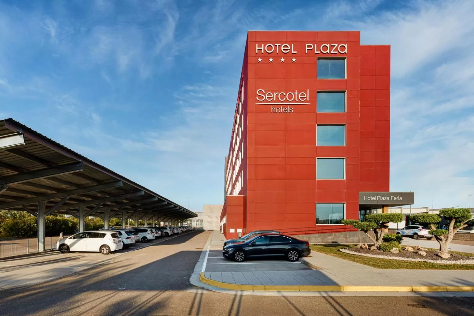 Property building in Sercotel Plaza Feria