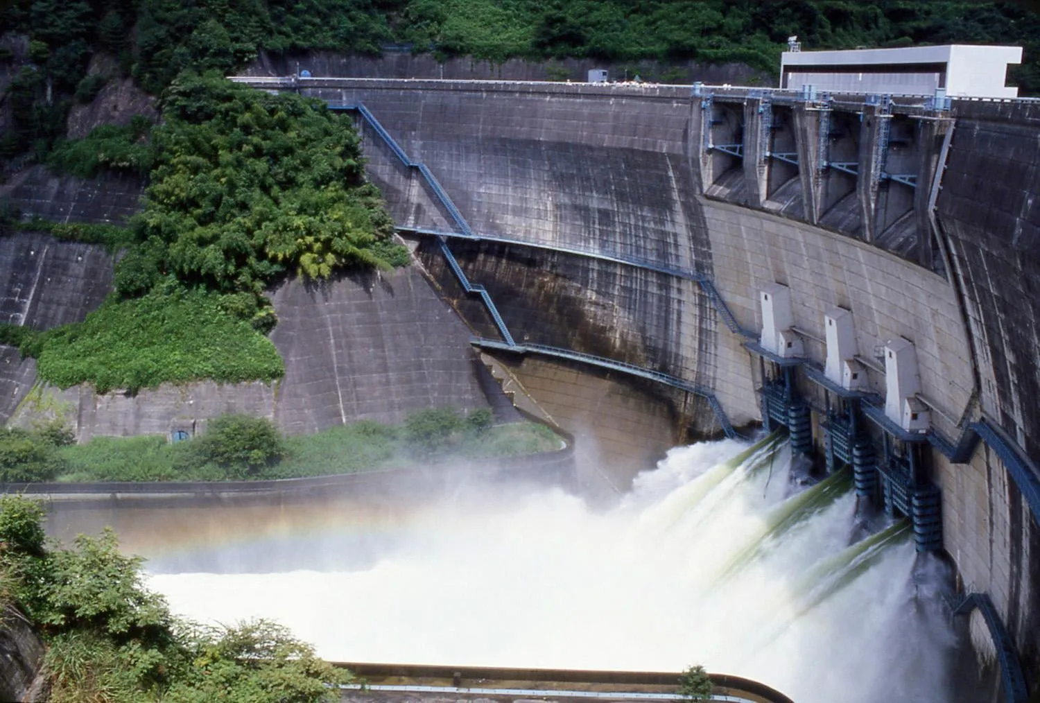 Nearby landmark in Hanayashiki Ukifune-en
