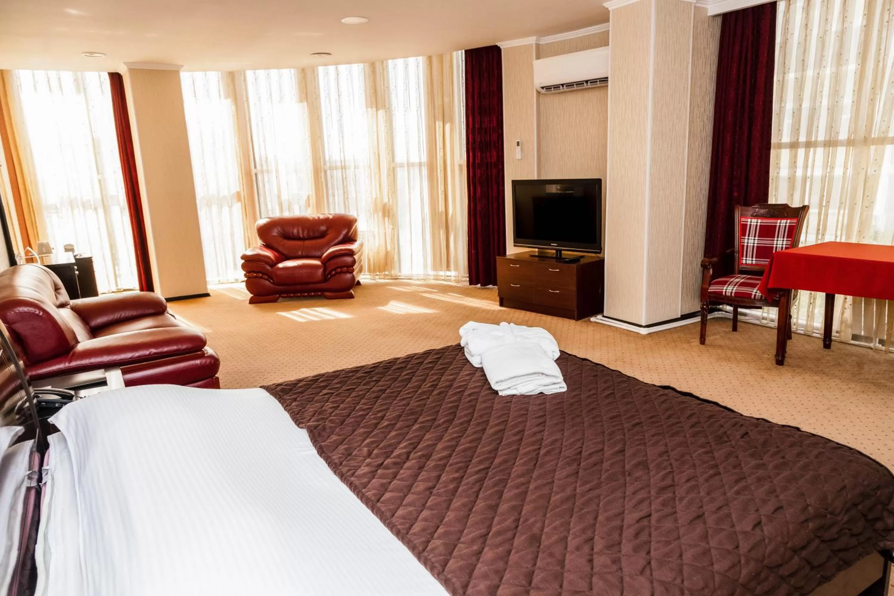 Bed in Golden Palace