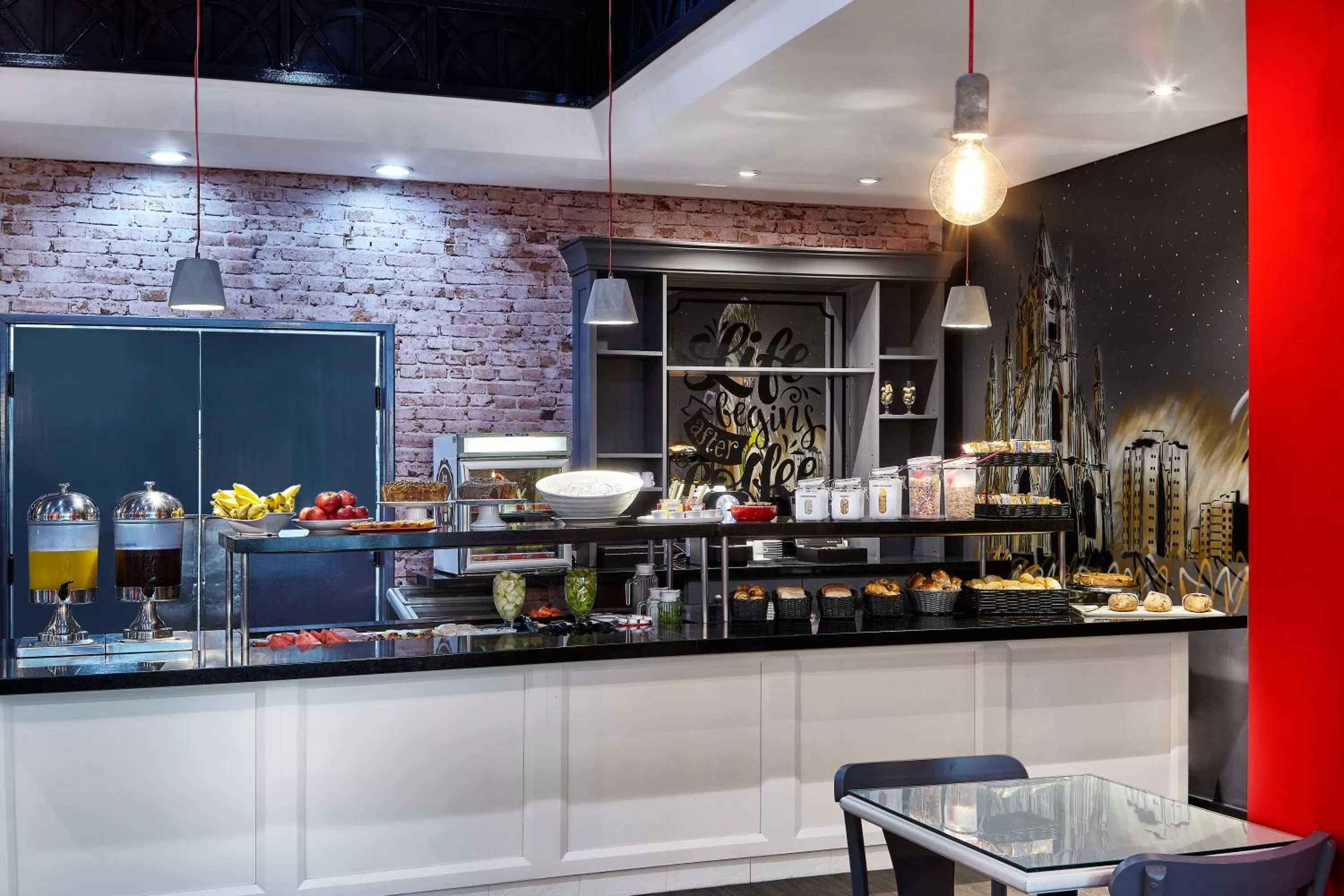 Restaurant/places to eat in ibis Taubate