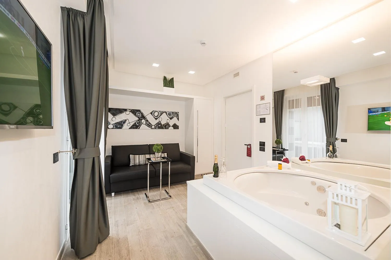 Hot Tub in LHP Hotel Santa Margherita Palace & SPA