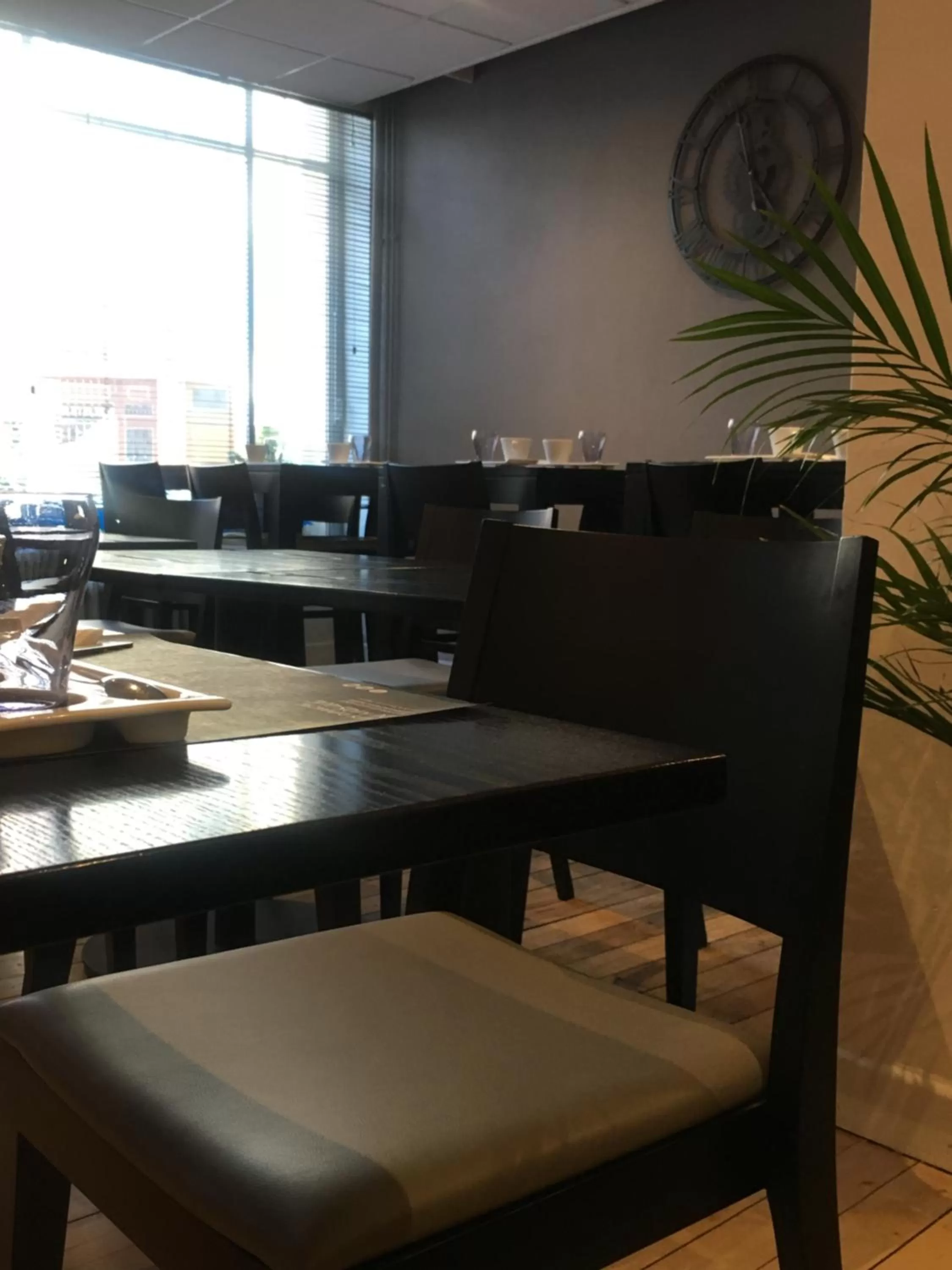 Communal lounge/ TV room in Hôtel Le Biarritz - Vichy