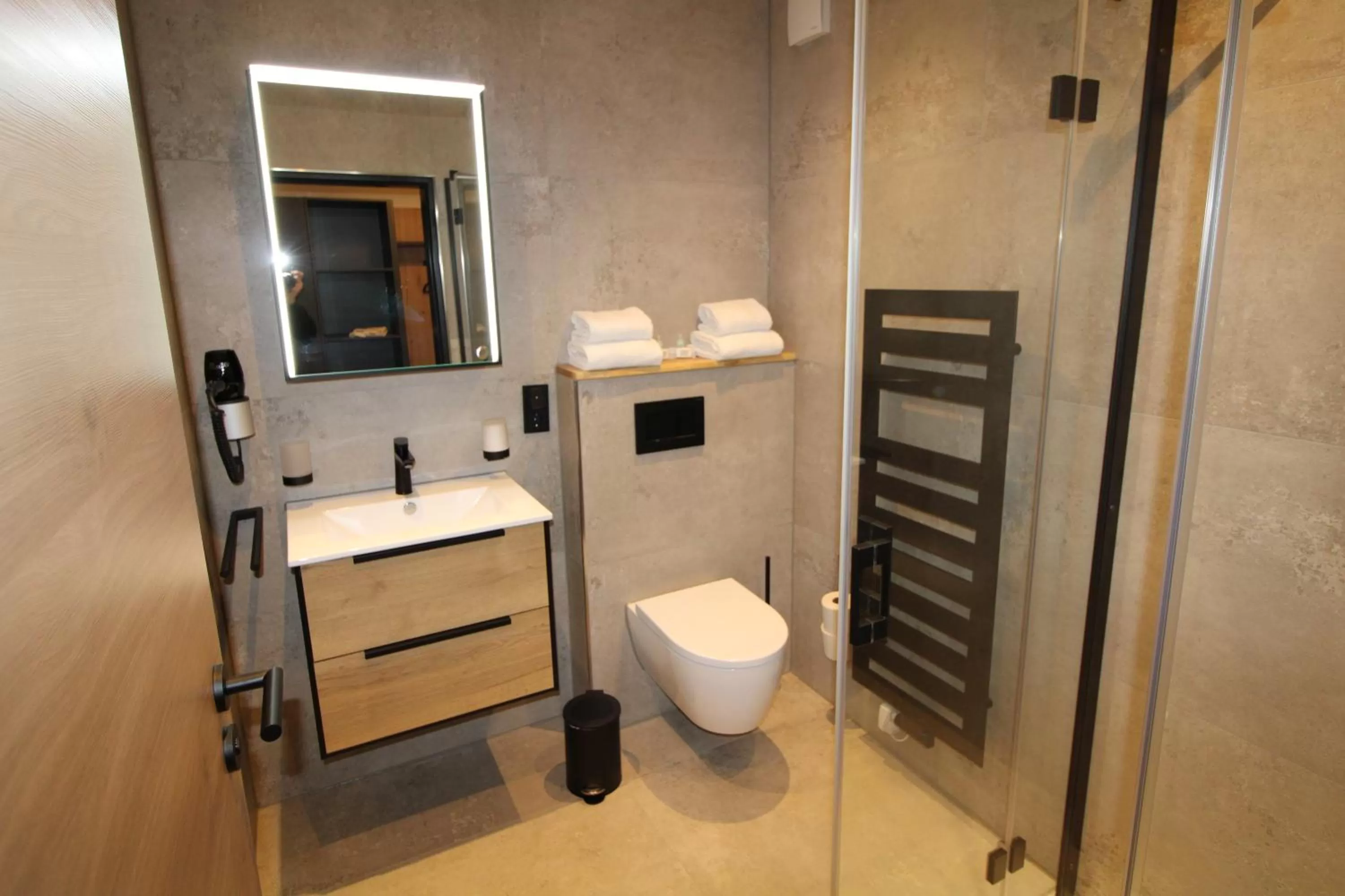 Shower in DER Hirsch Hotel