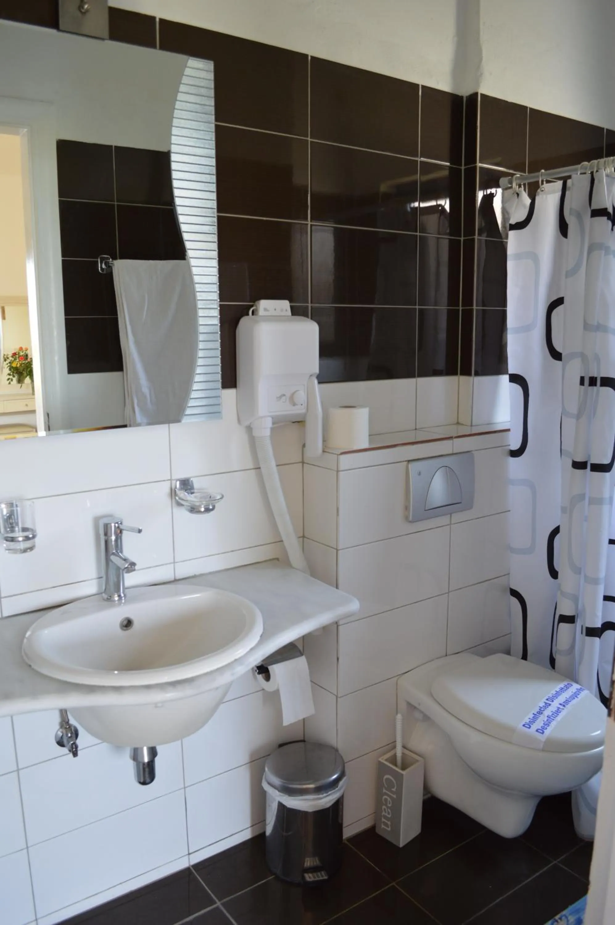 Bathroom in Hotel Oasis