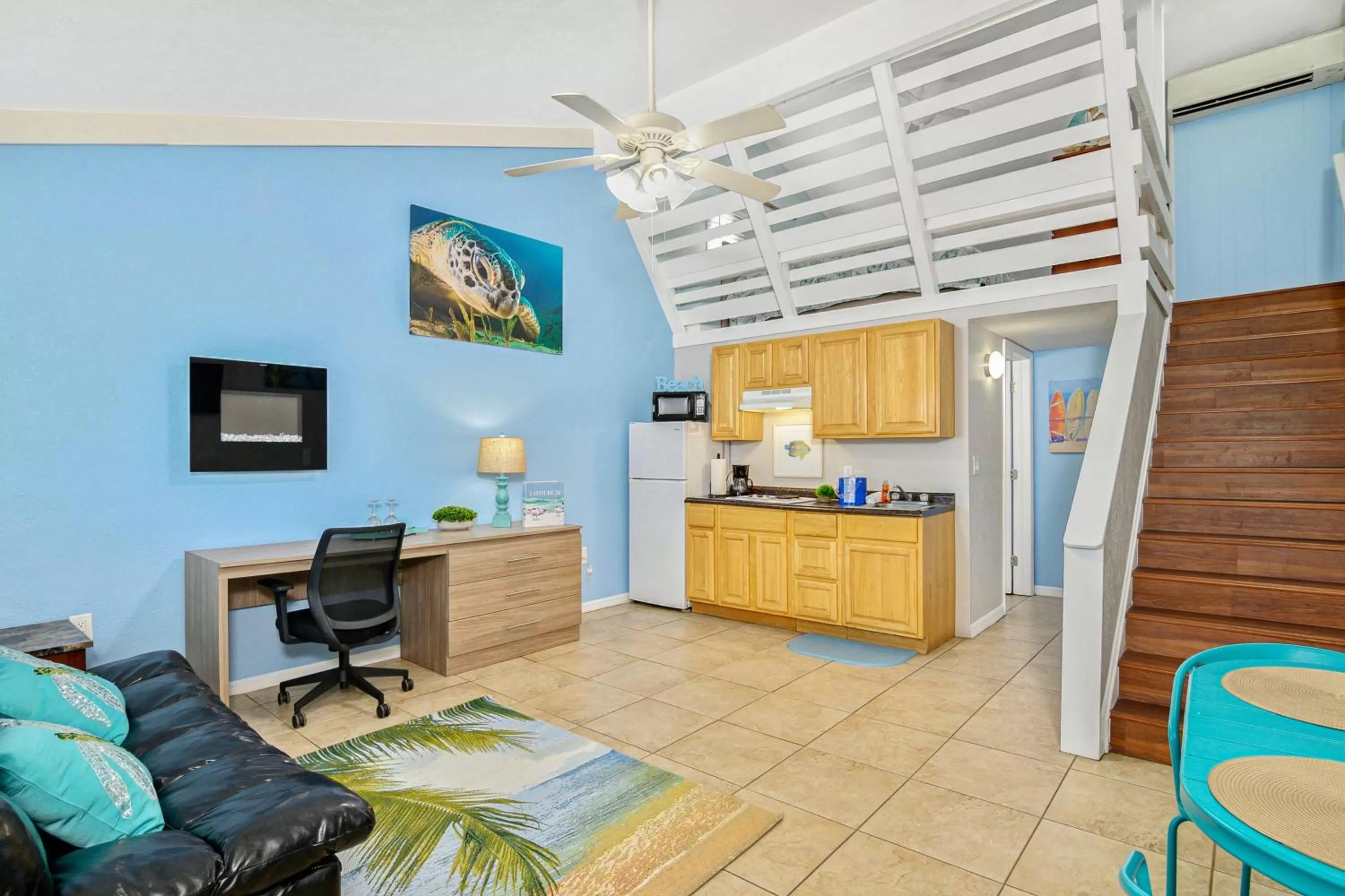 Kitchen or kitchenette in Latitude 26 Waterfront Resort and Marina