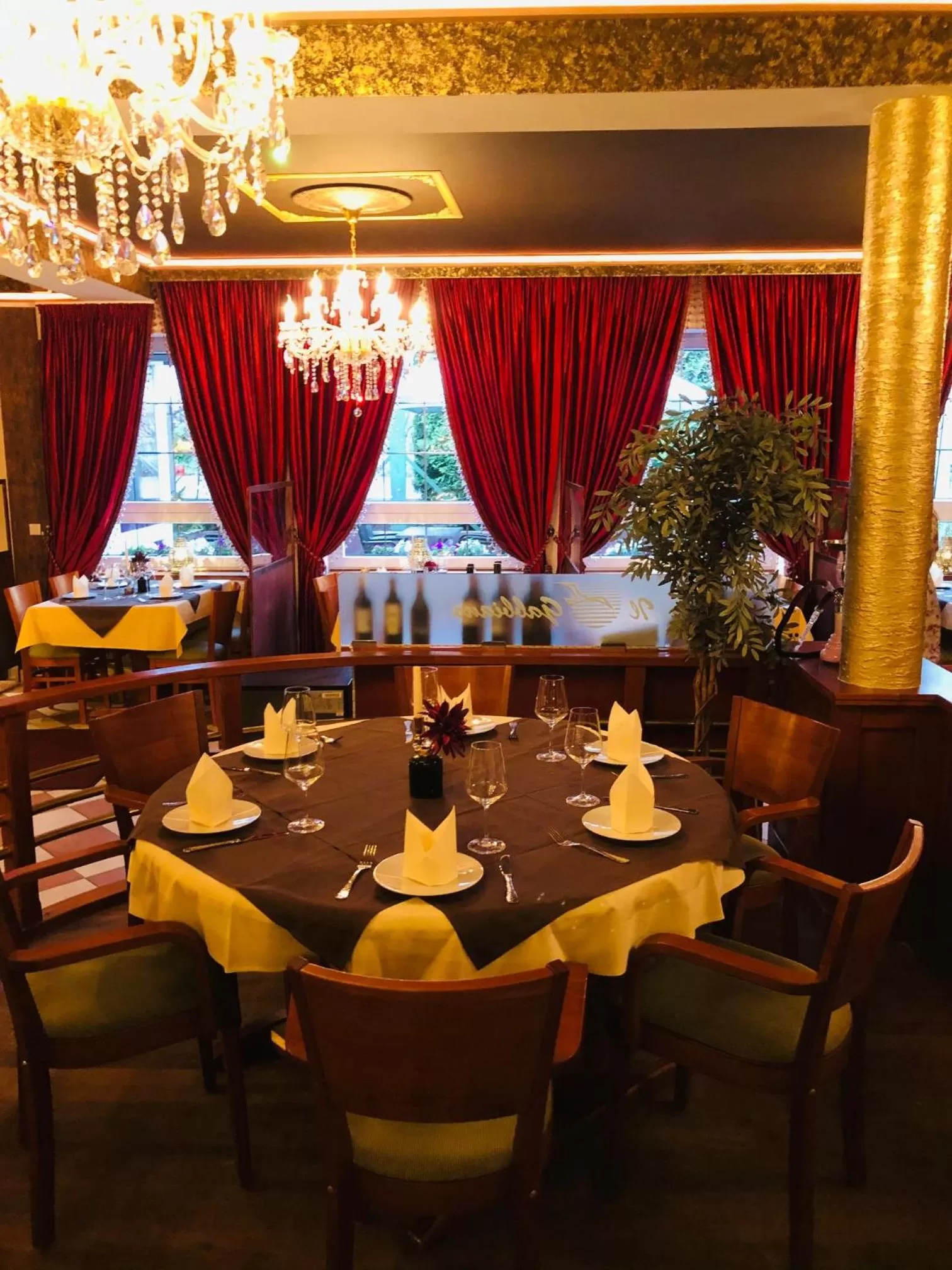 Restaurant/Places to Eat in Hotel Restaurant Byblos