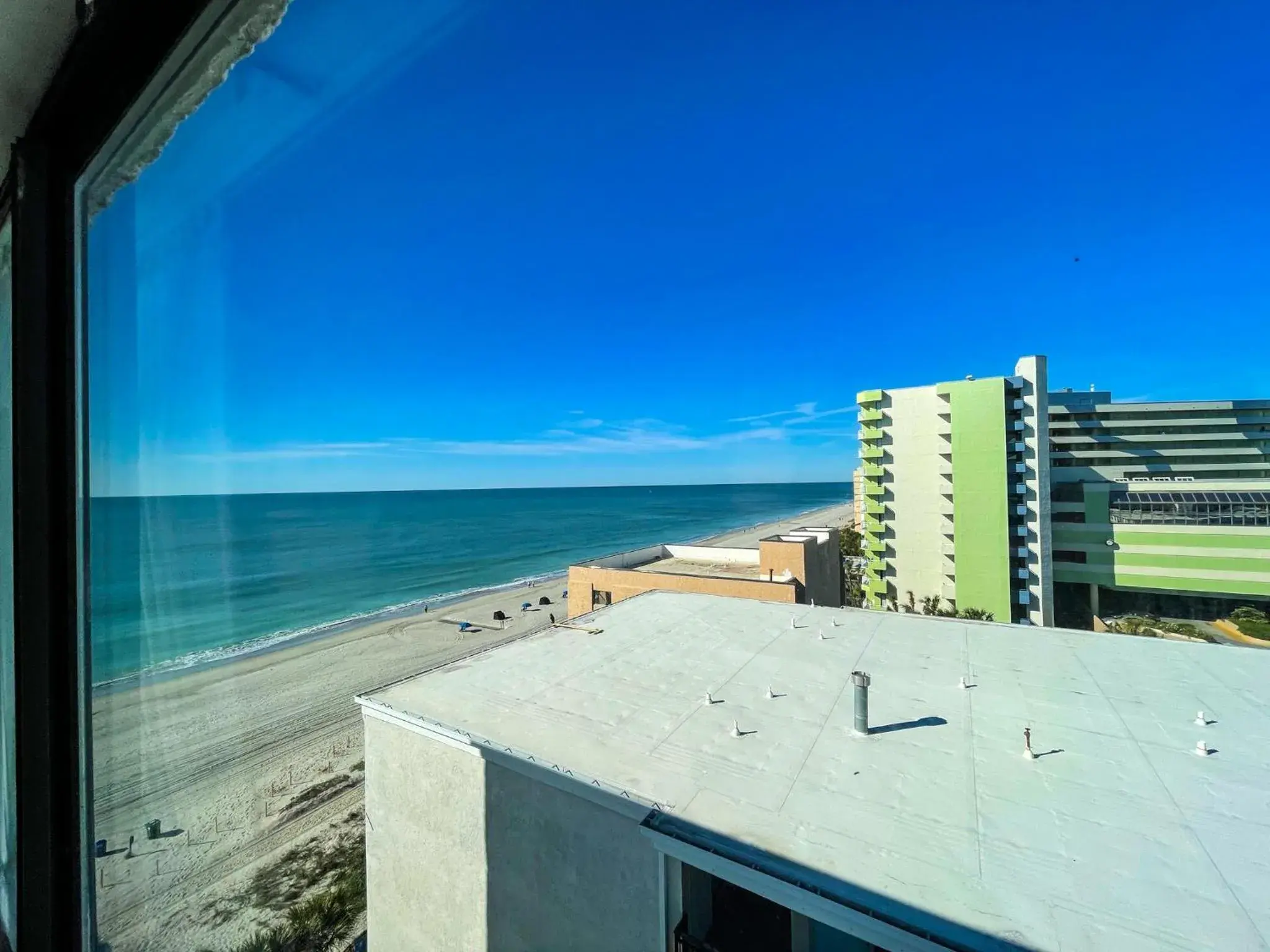 Side View Queen Room in Polynesian Oceanfront Hotel Side View Queen Room in Polynesian Oceanfront Hotel