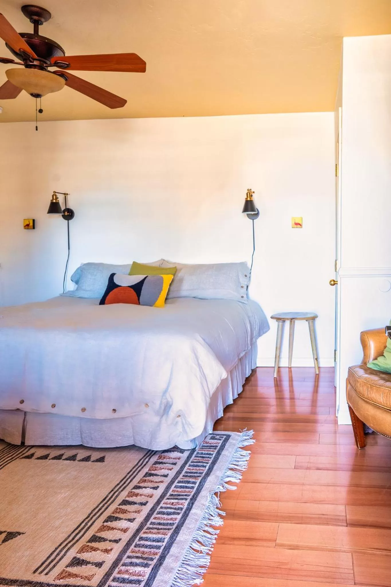 Bedroom, Bed in The Loubird Inn