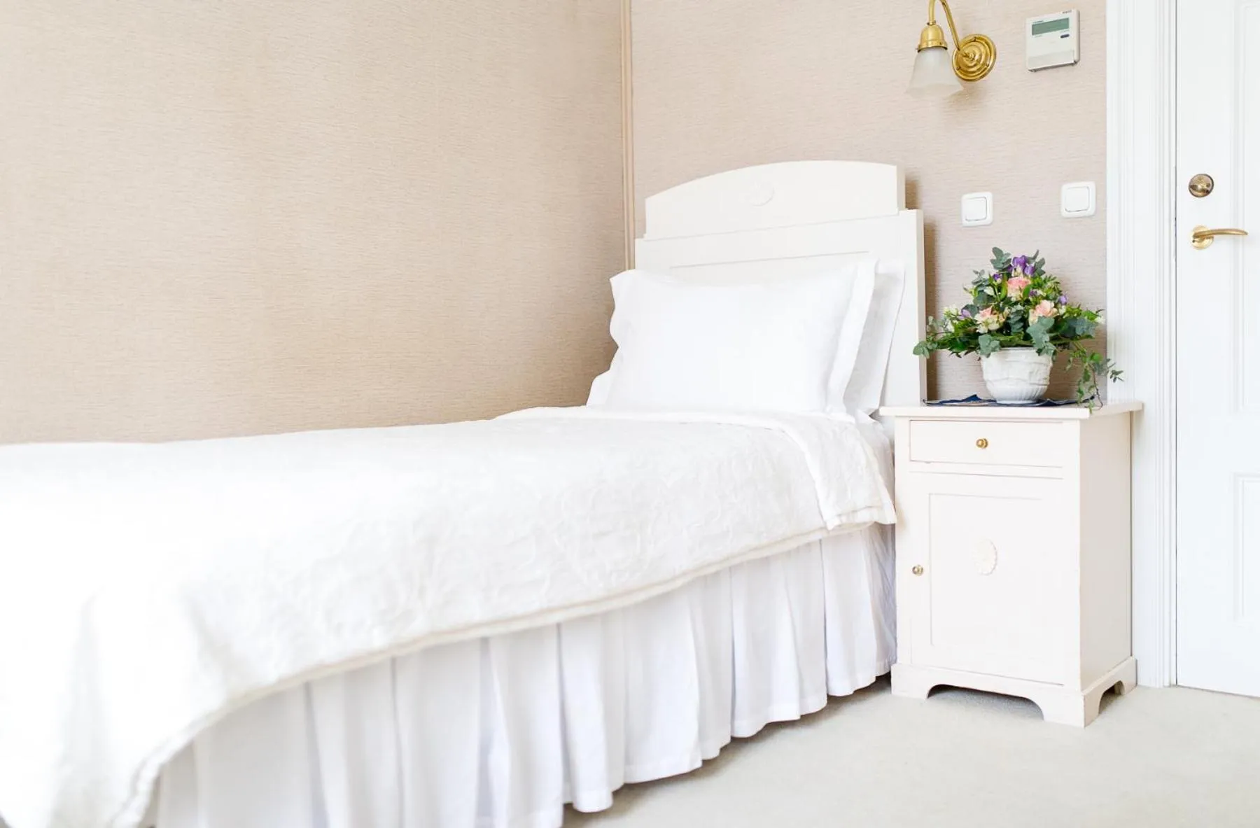 Bedroom, Bed in Villa Ammende Restaurant and Hotel