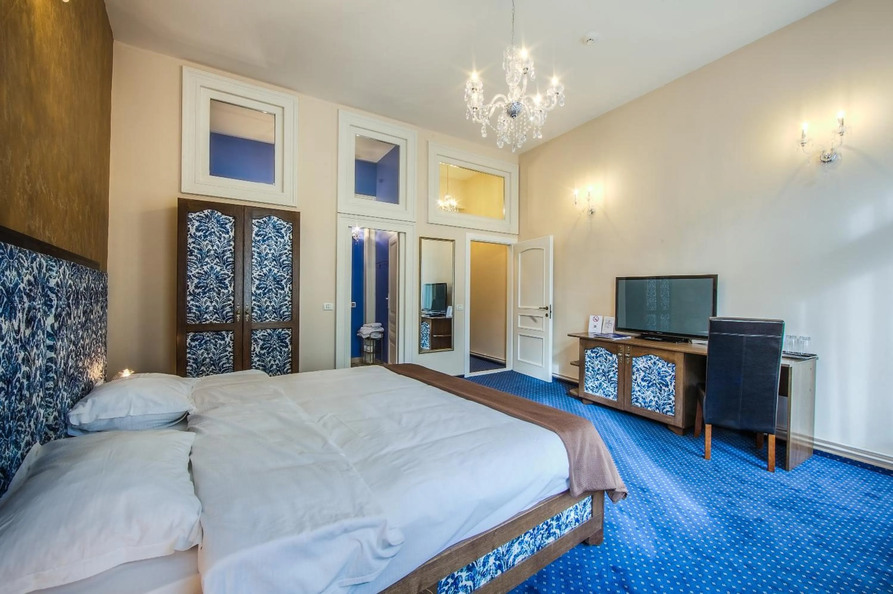 Photo of the whole room, Bed in Residence Central Annapolis