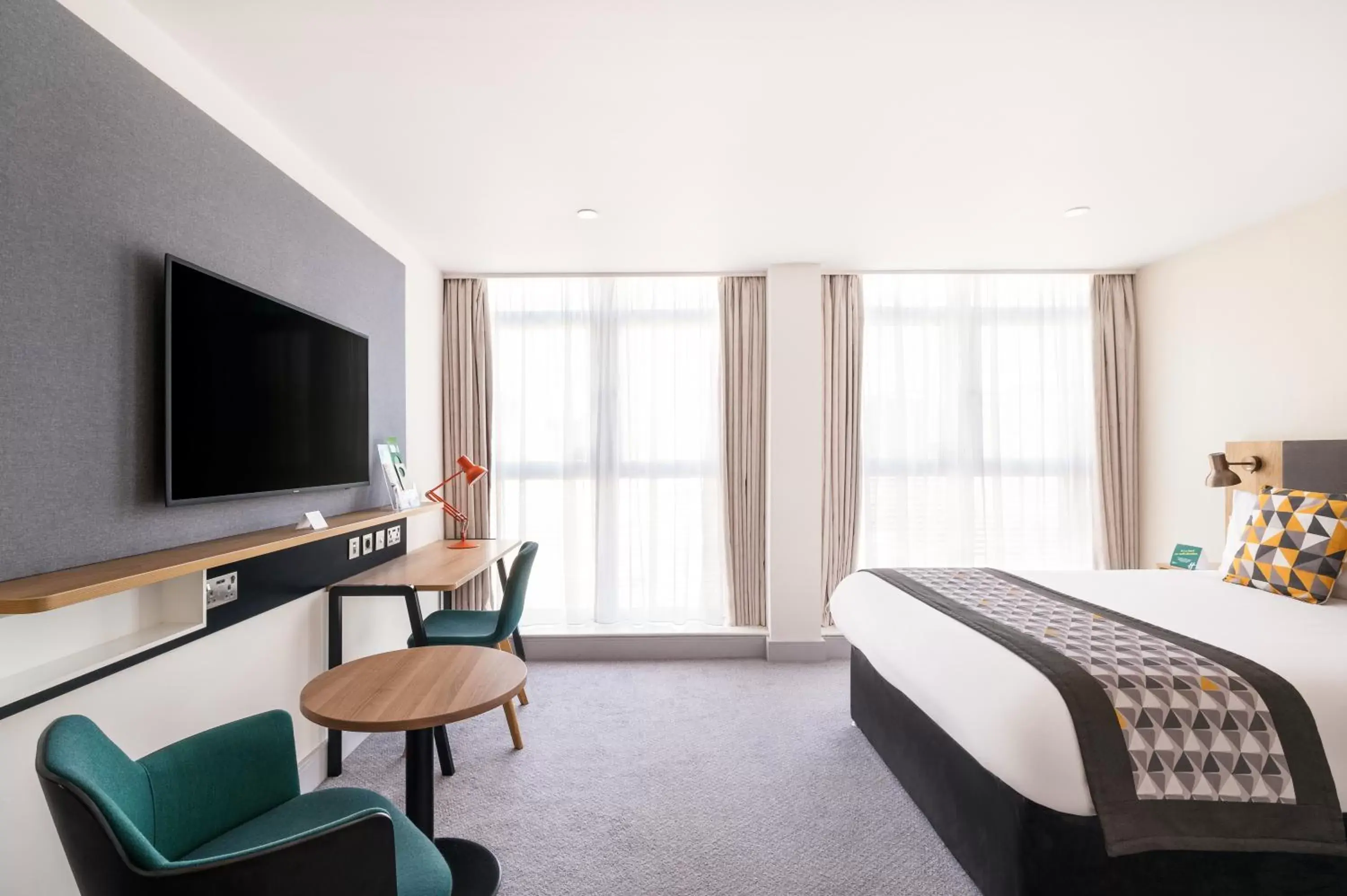 Standard King Room in Holiday Inn Birmingham City, an IHG Hotel Standard King Room in Holiday Inn Birmingham City, an IHG Hotel