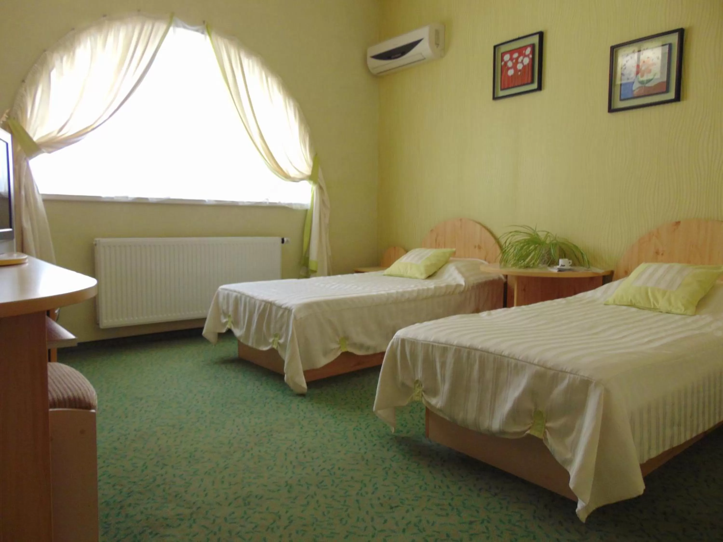 Bedroom, Bed in Hotel Serpanok