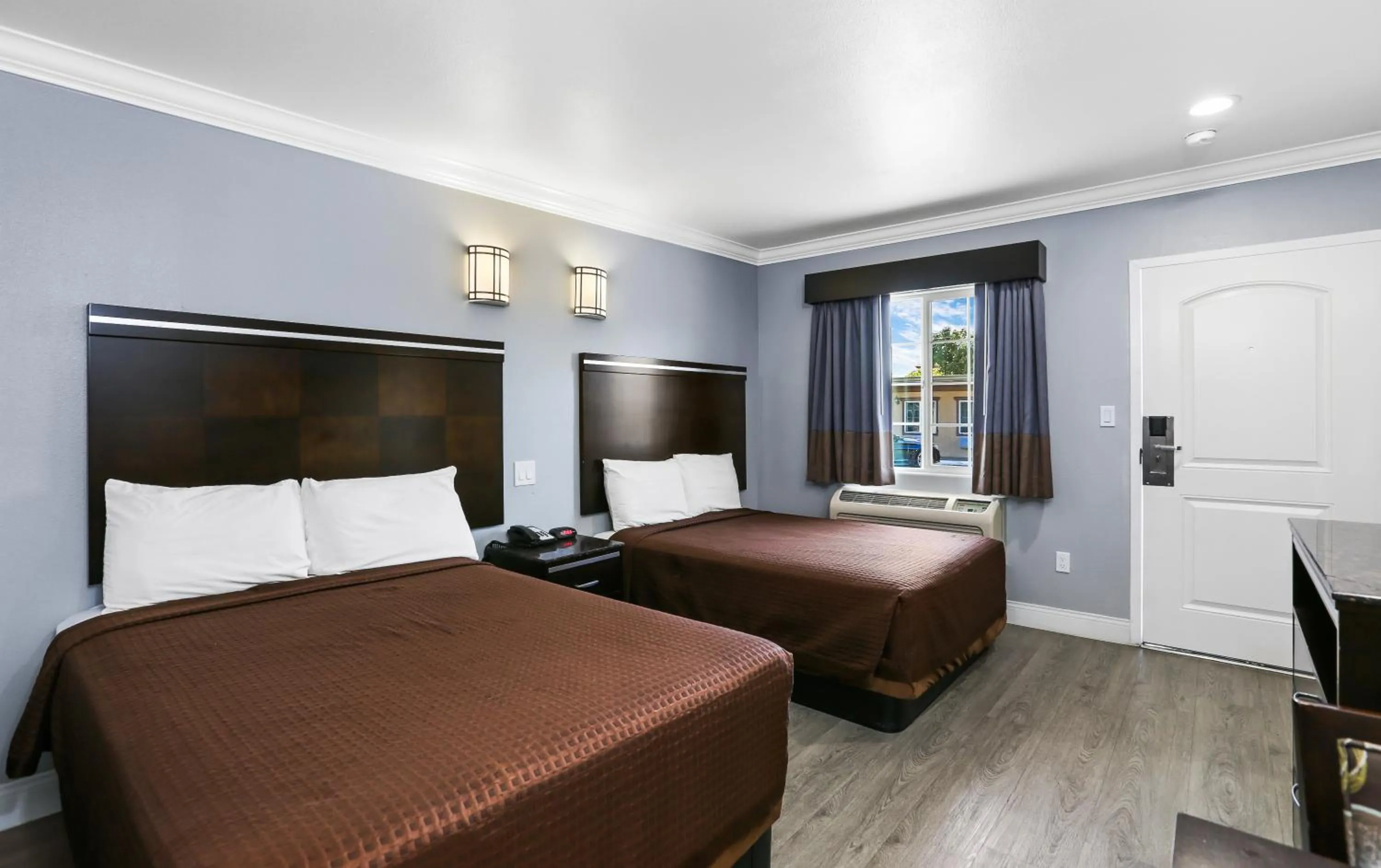 Bed in 3rd Avenue Inn