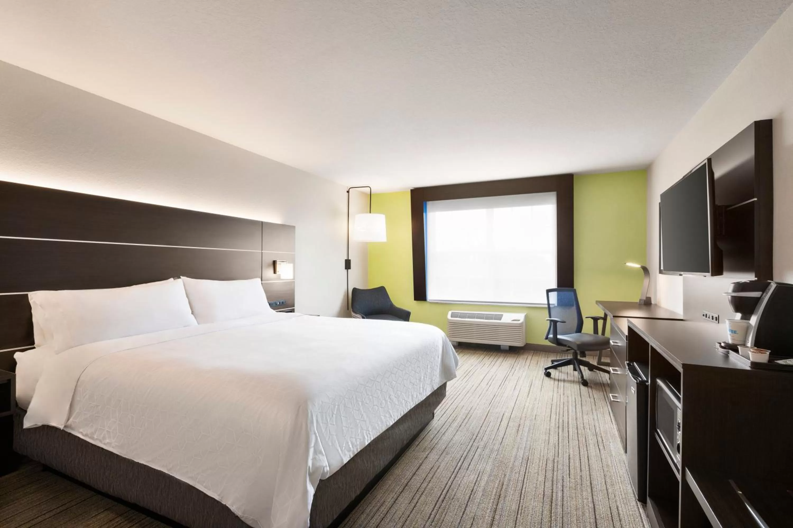 Photo of the whole room, Bed in Holiday Inn Express & Suites Sarasota East by IHG