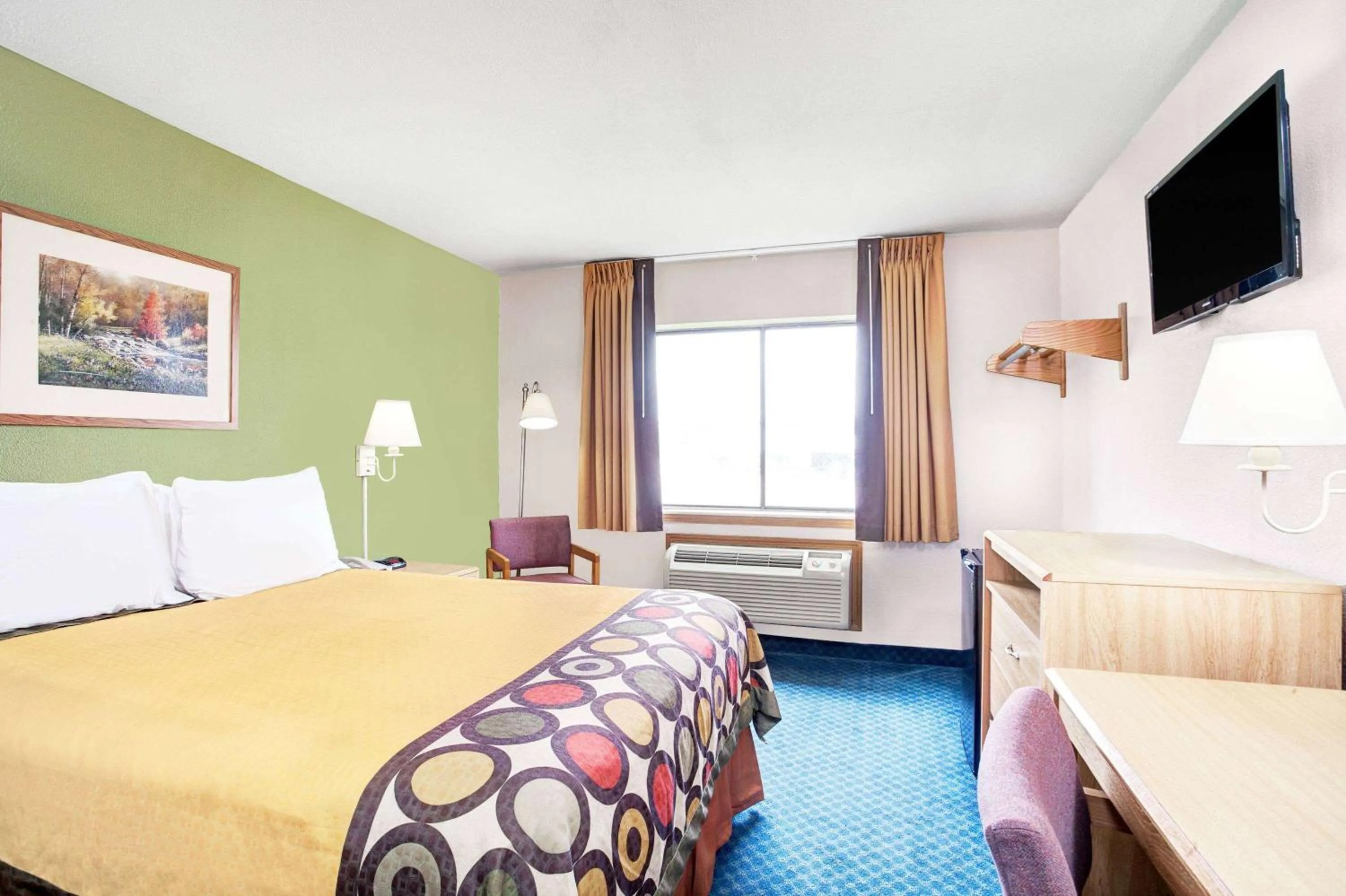 Photo of the whole room, Bed in Super 8 by Wyndham West Memphis