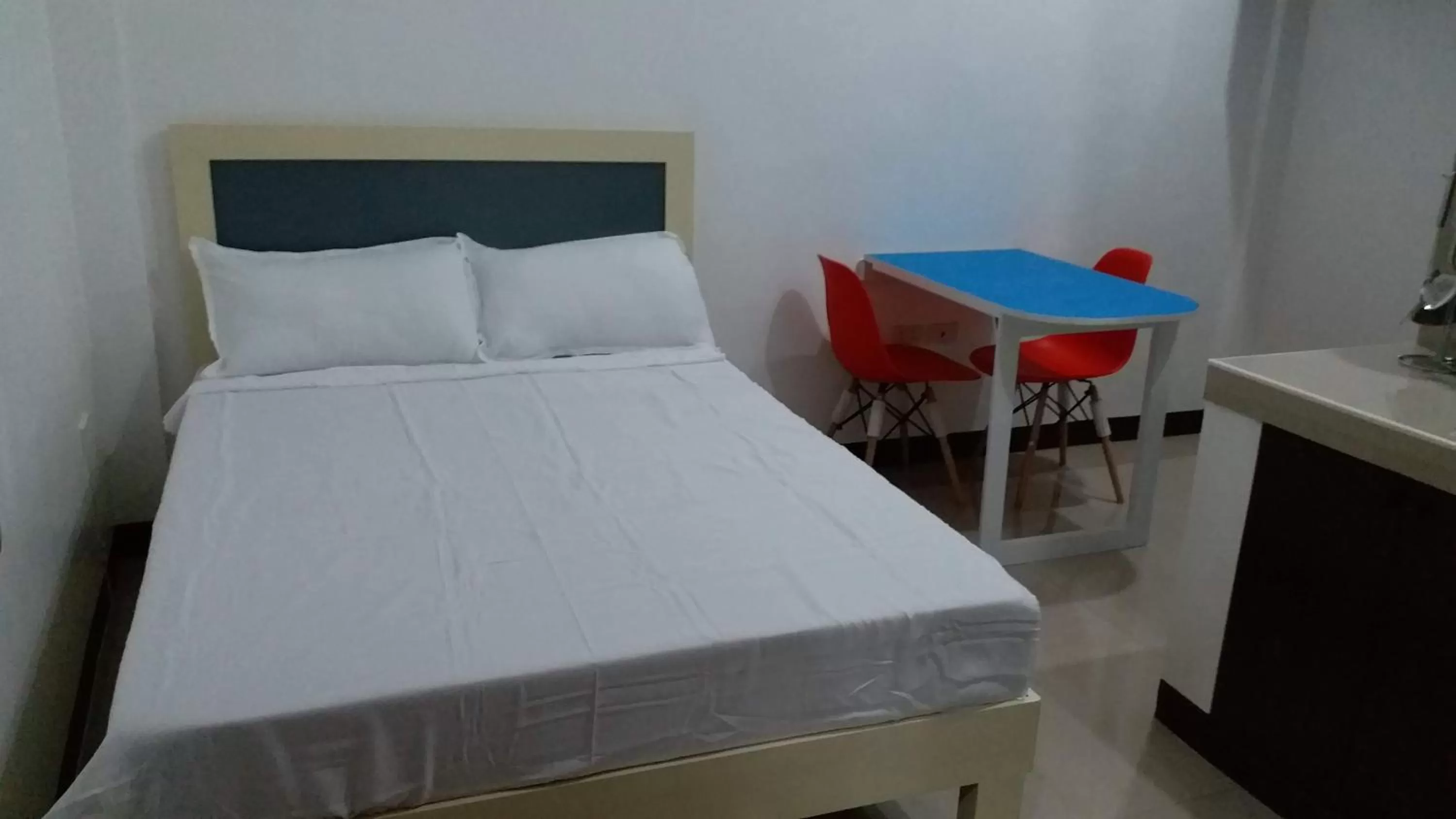 Bed in Clark-Pad Inn, Angeles City