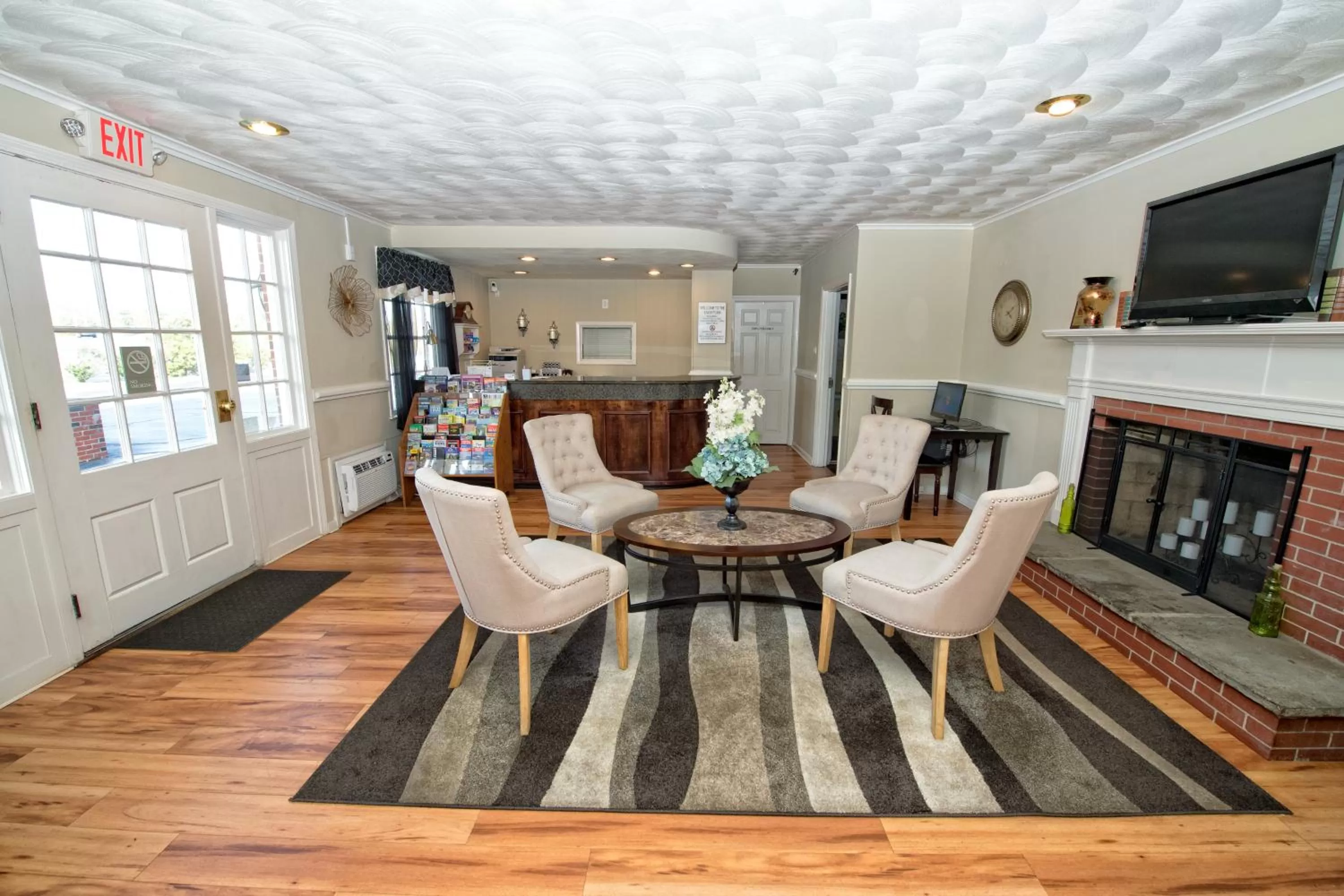 Lobby or reception in Colonial Inn Seekonk