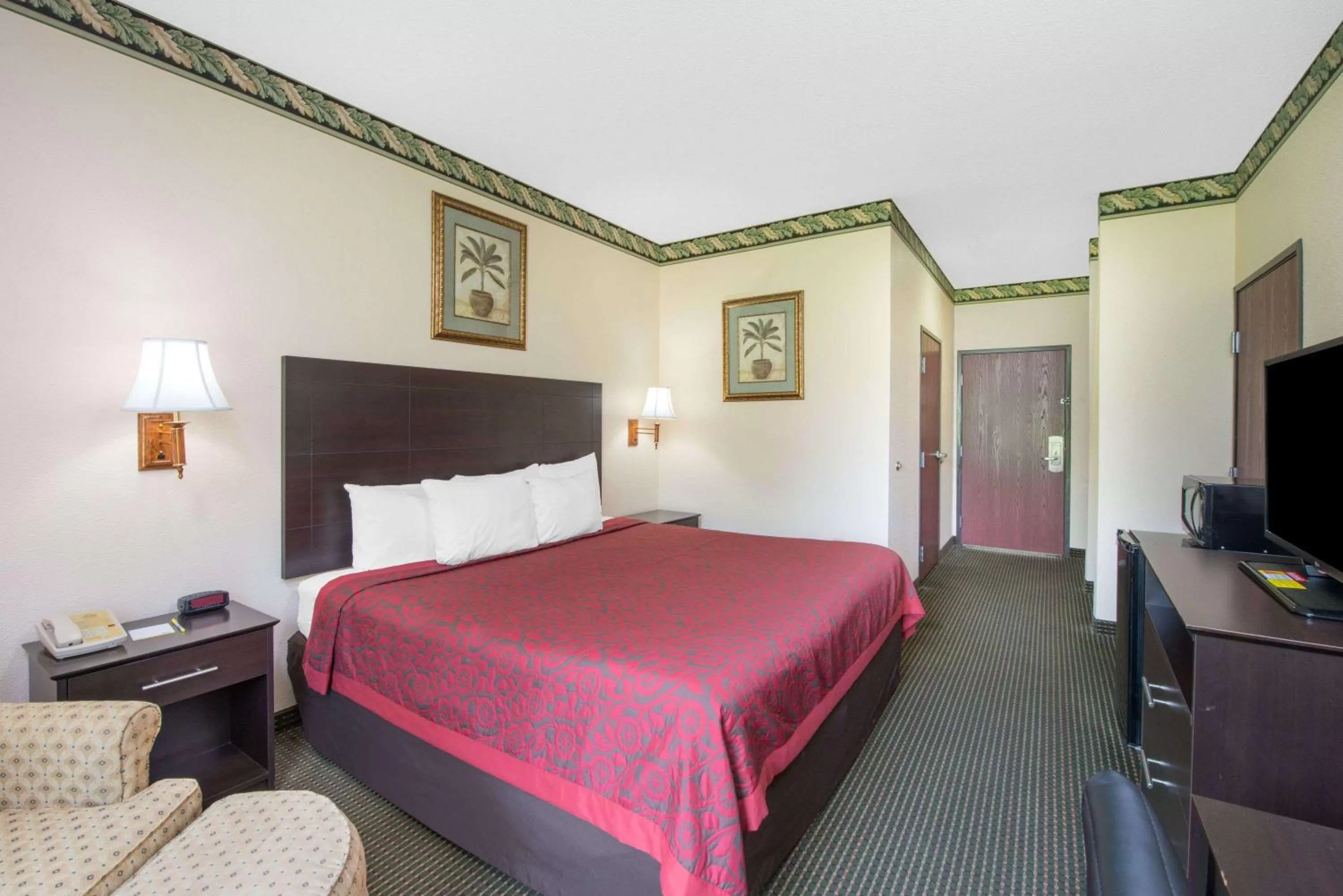 Photo of the whole room, Bed in Days Inn by Wyndham Sullivan