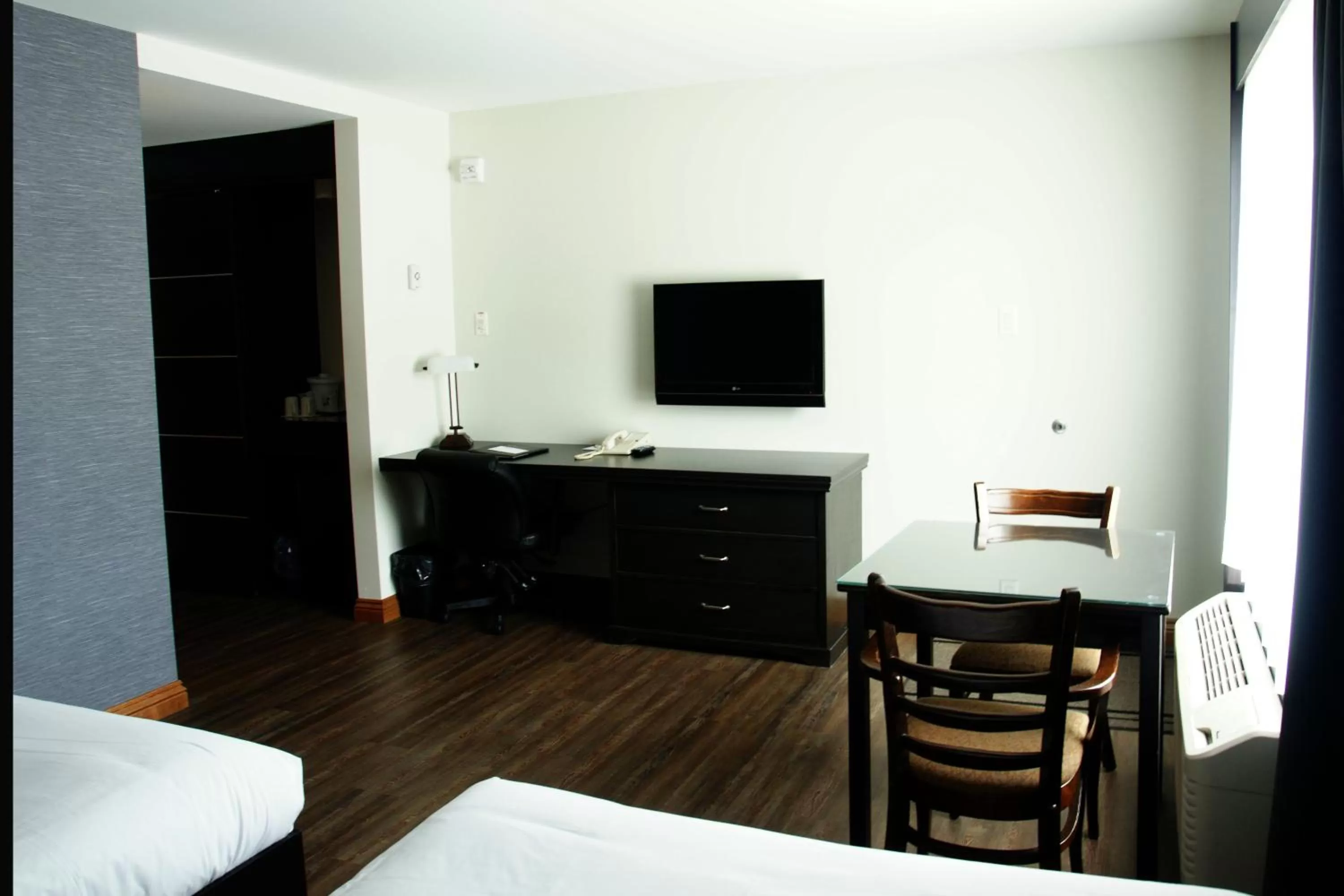 Bedroom, Bed in Hotel Le Montagnais