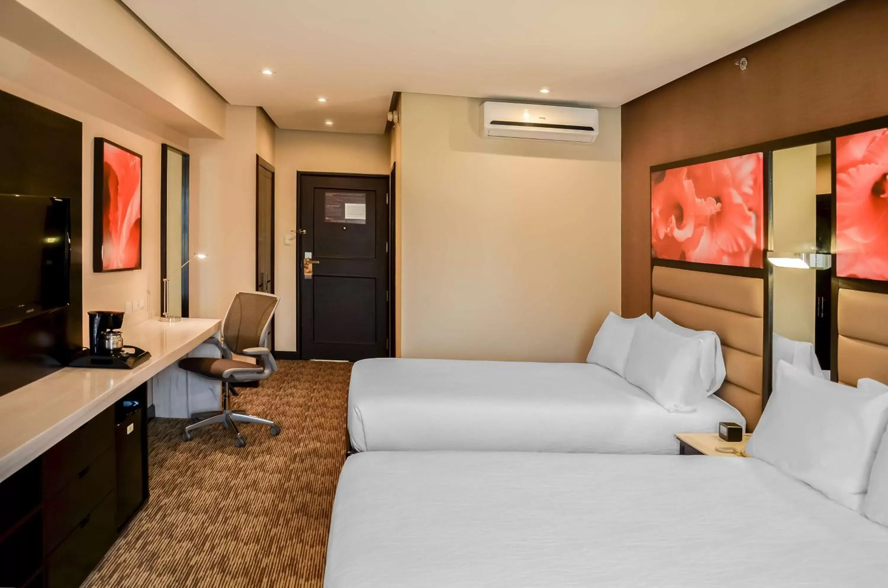 Double Room with Two Double Beds with City View in Hilton Garden Inn Guatemala City Double Room with Two Double Beds with City View in Hilton Garden Inn Guatemala City