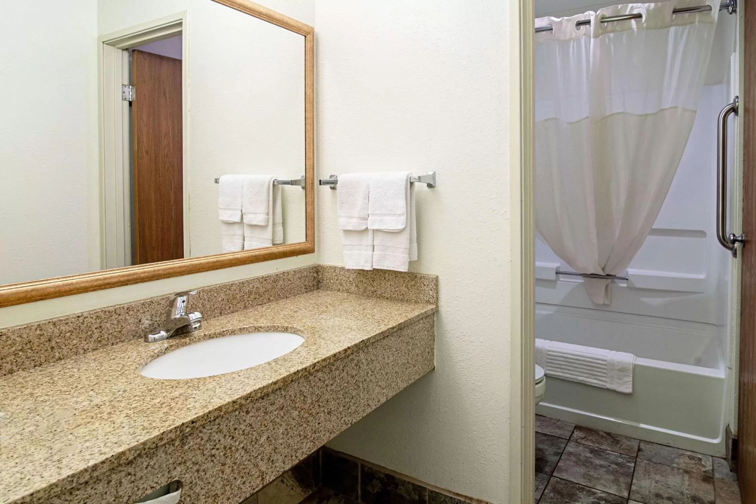 Photo of the whole room in Quality Inn Aberdeen