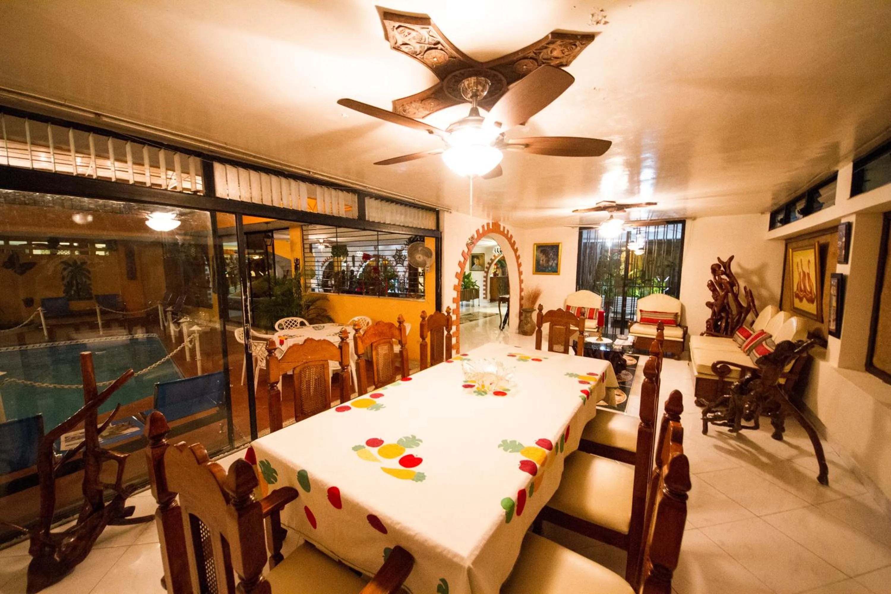 Dining area in Ideal Villa Hotel