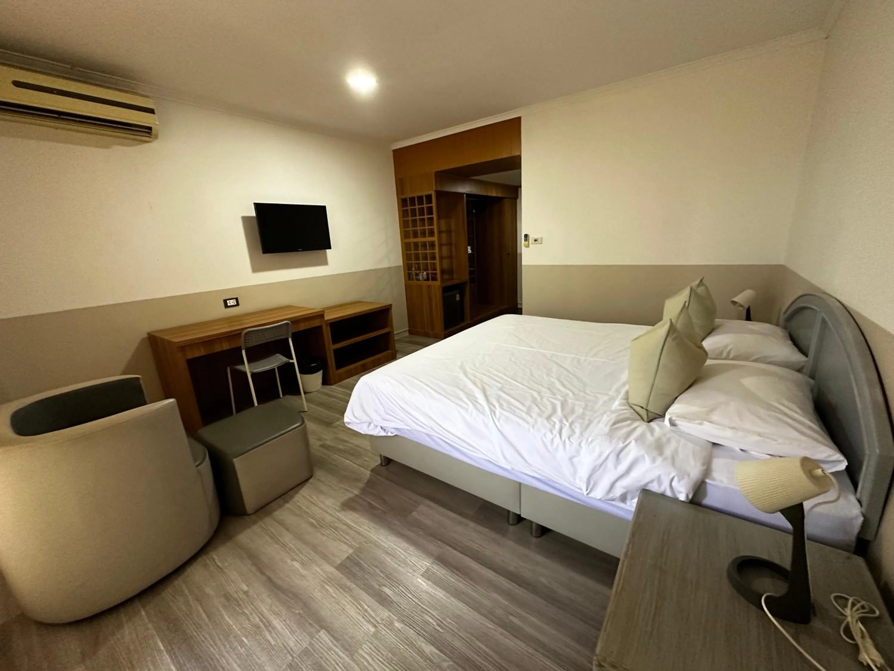 Bed in Garden Paradise