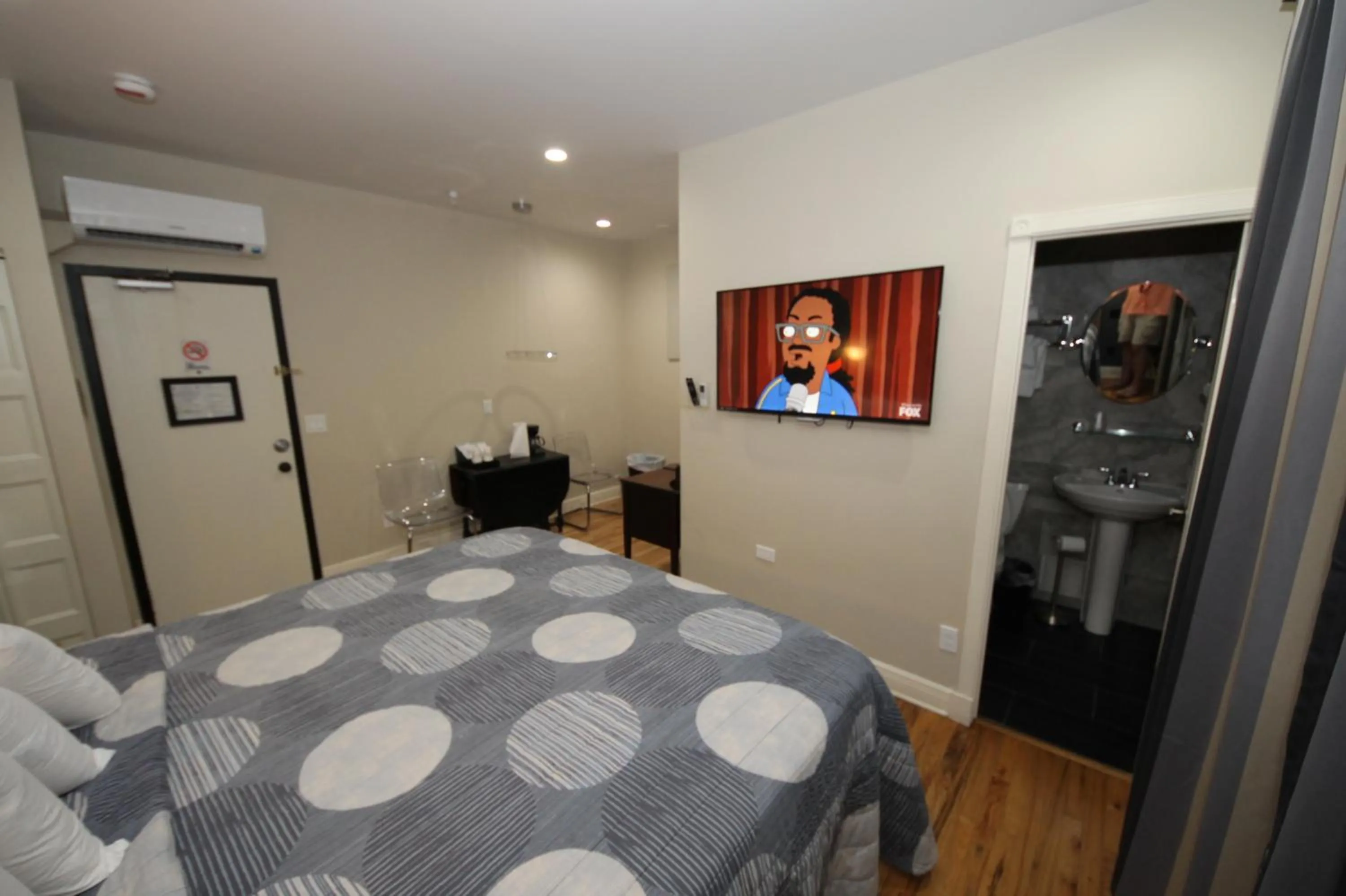 TV and multimedia, Bed in Hyde Park Hotel