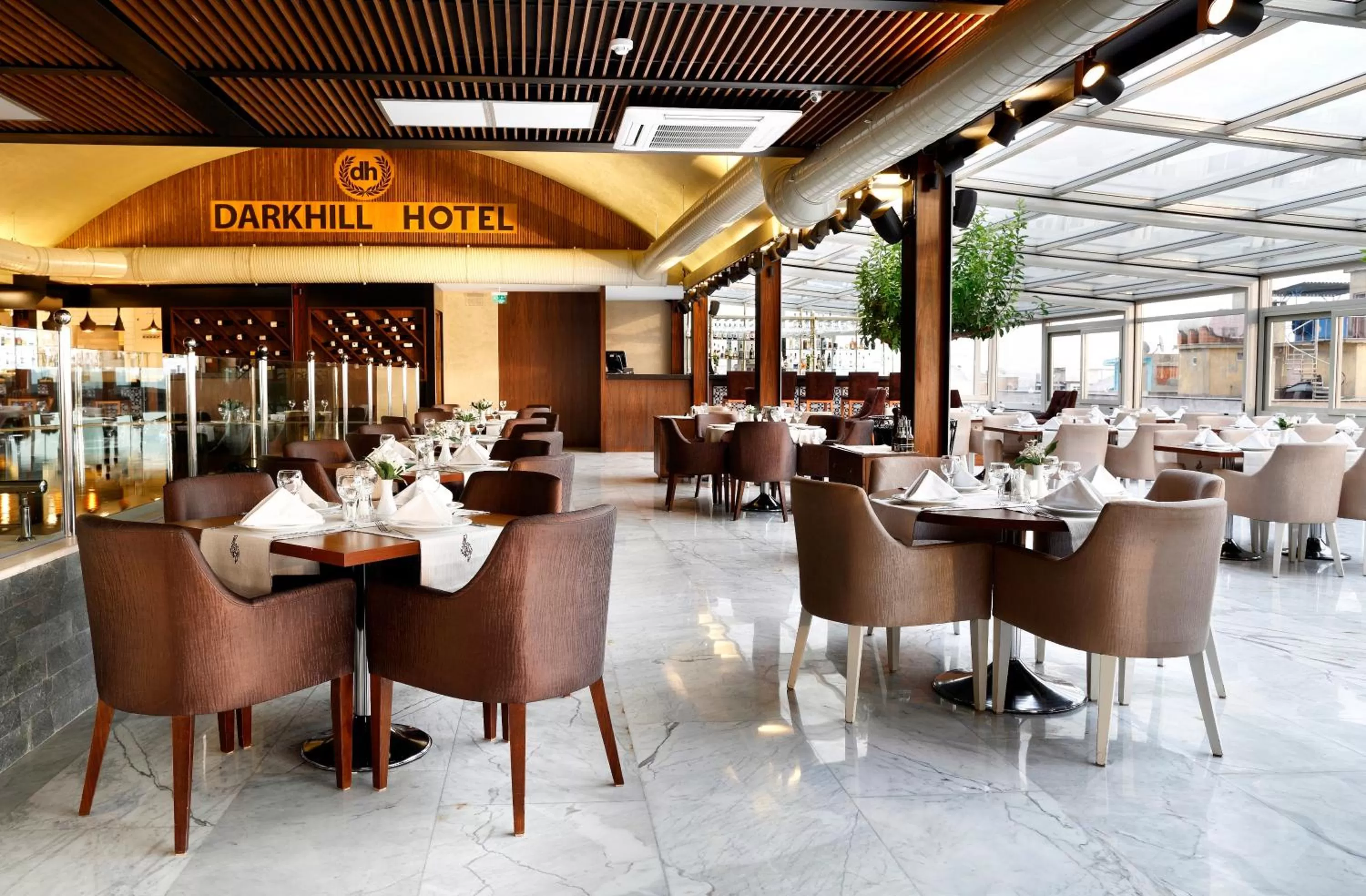 Restaurant/places to eat in Darkhill Hotel