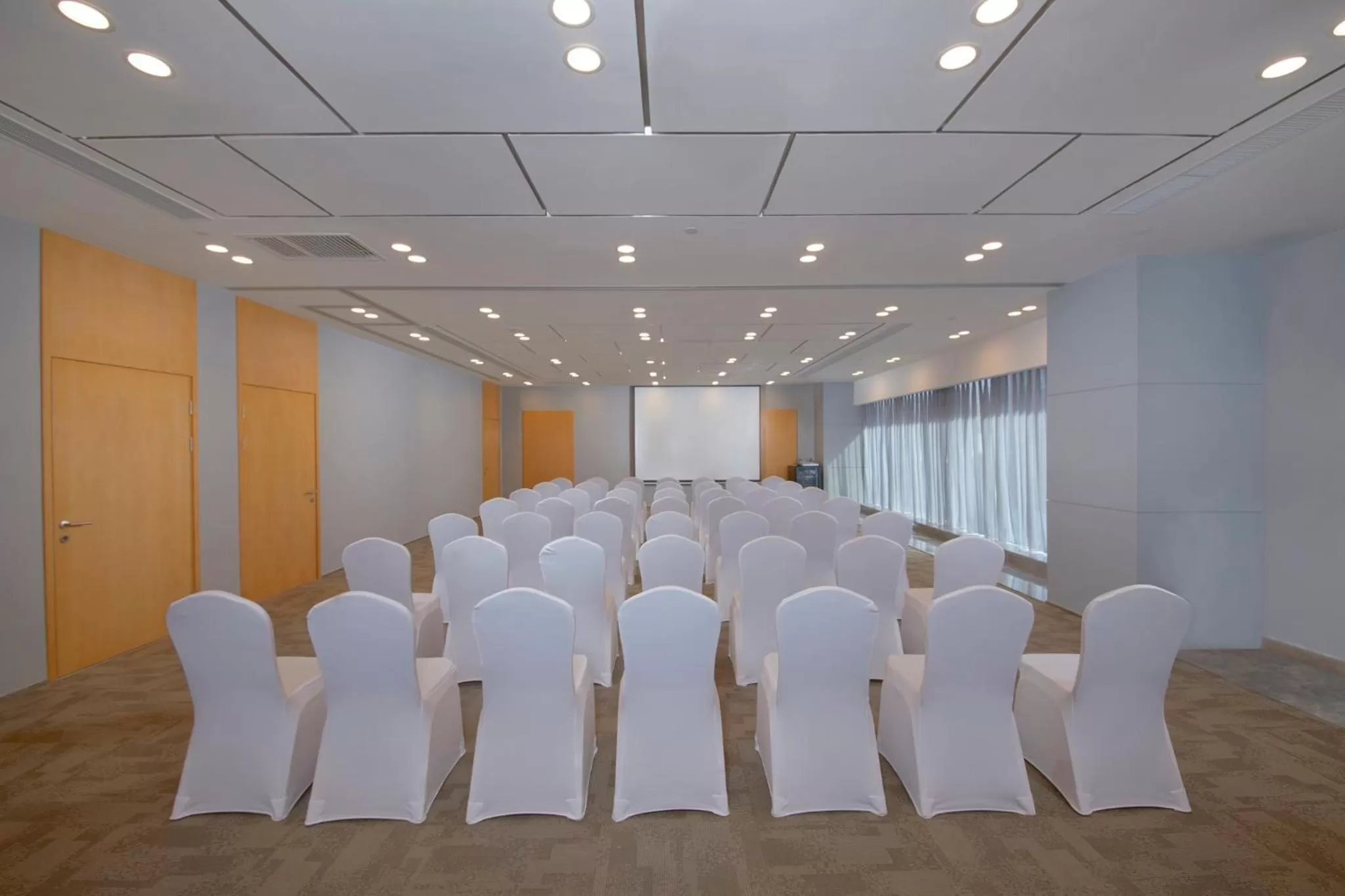 Meeting/conference room in Holiday Inn Express Zhengzhou Zhengdong by IHG