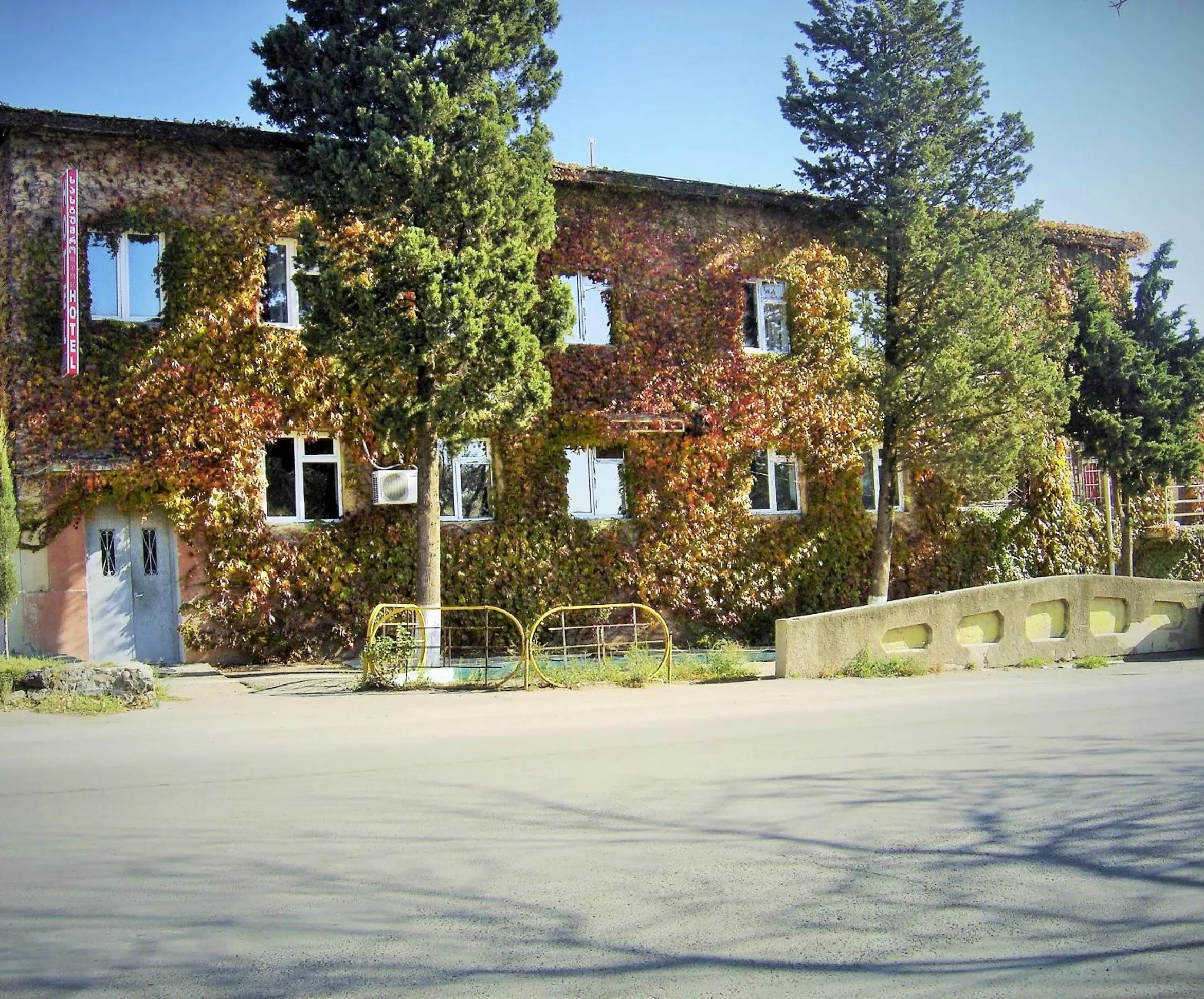 Property Building in Hotel Lilo near Airport