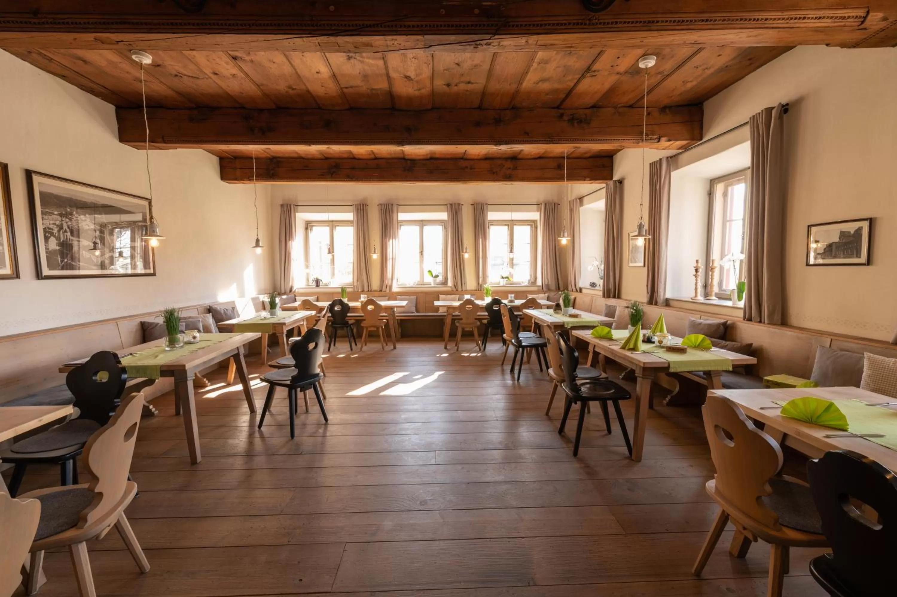 Restaurant/places to eat in LANDHOTEL ALTE ZOLLSTATION- Historical Building