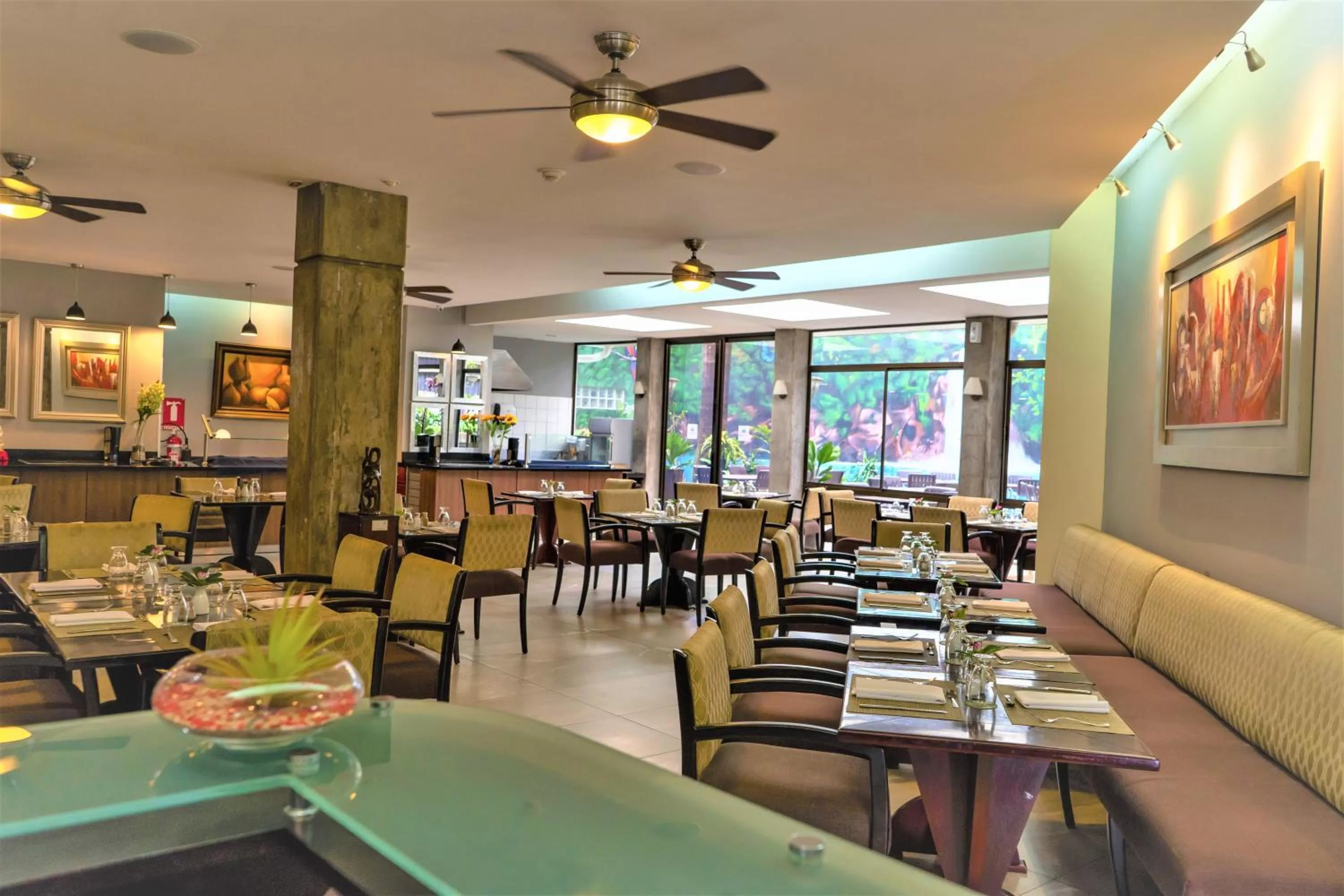 Restaurant/places to eat in Hotel Palma Real