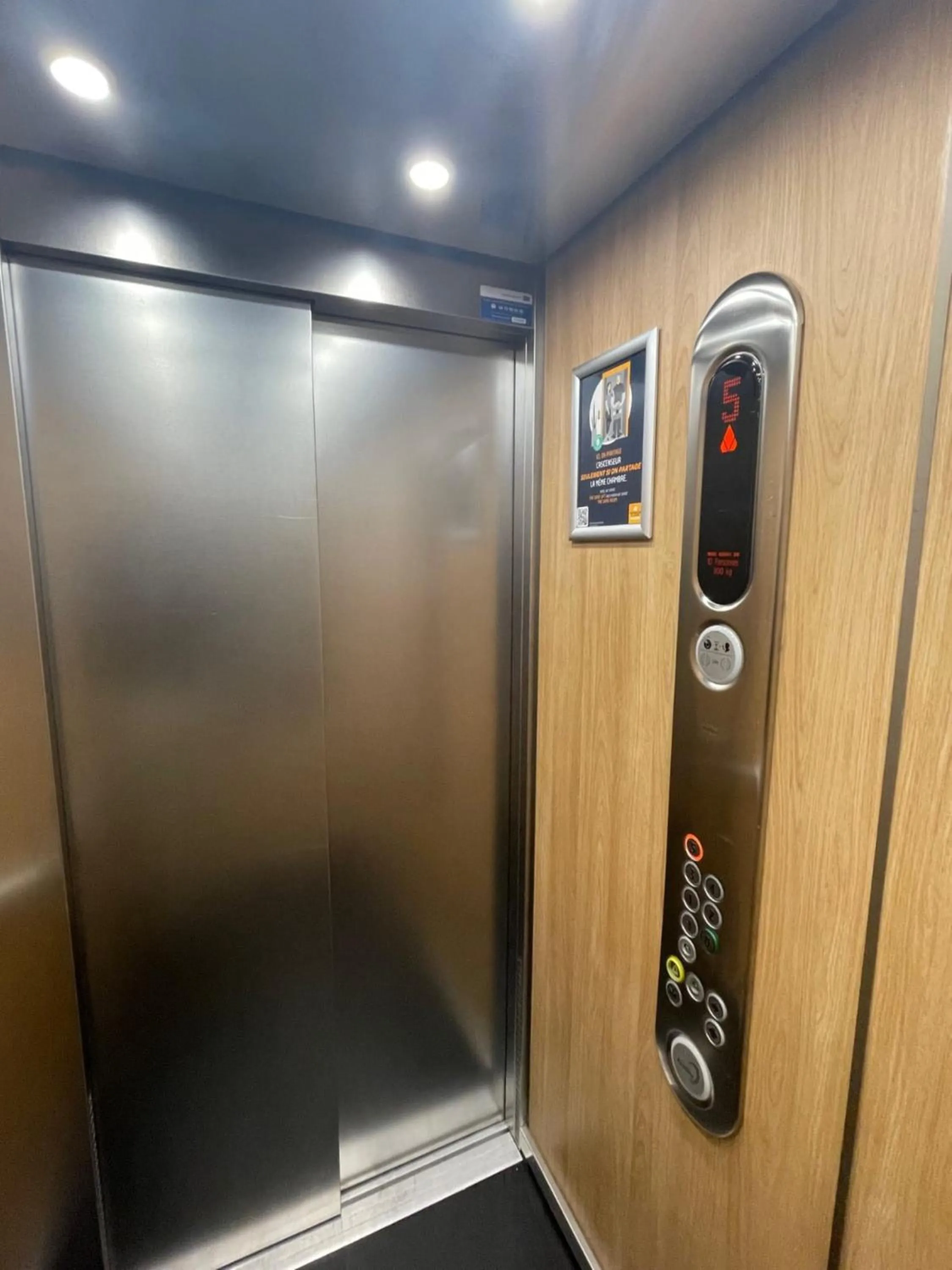 elevator in Premiere Classe Rungis - Orly