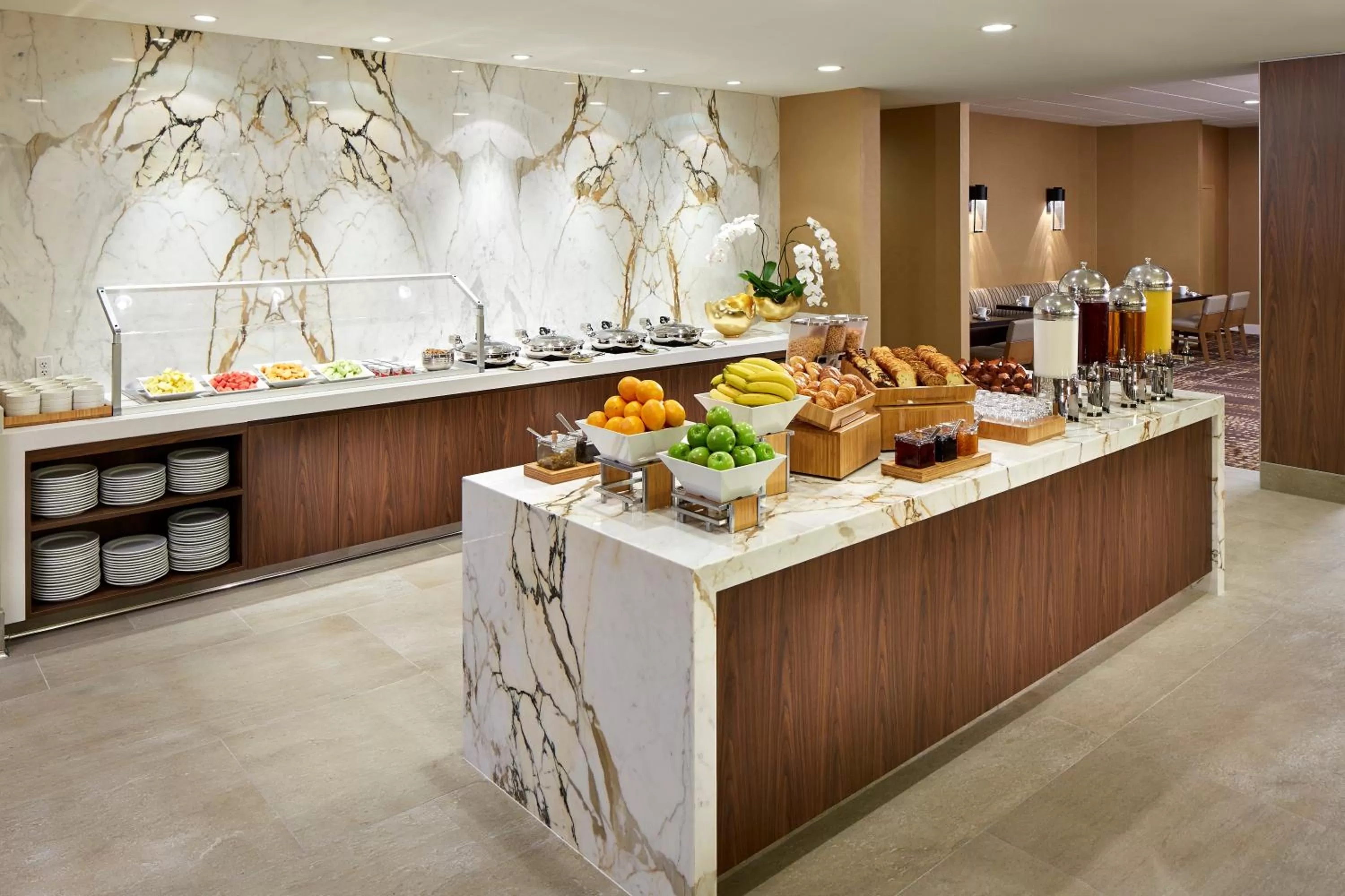 Breakfast in DoubleTree by Hilton Golf Resort Palm Springs