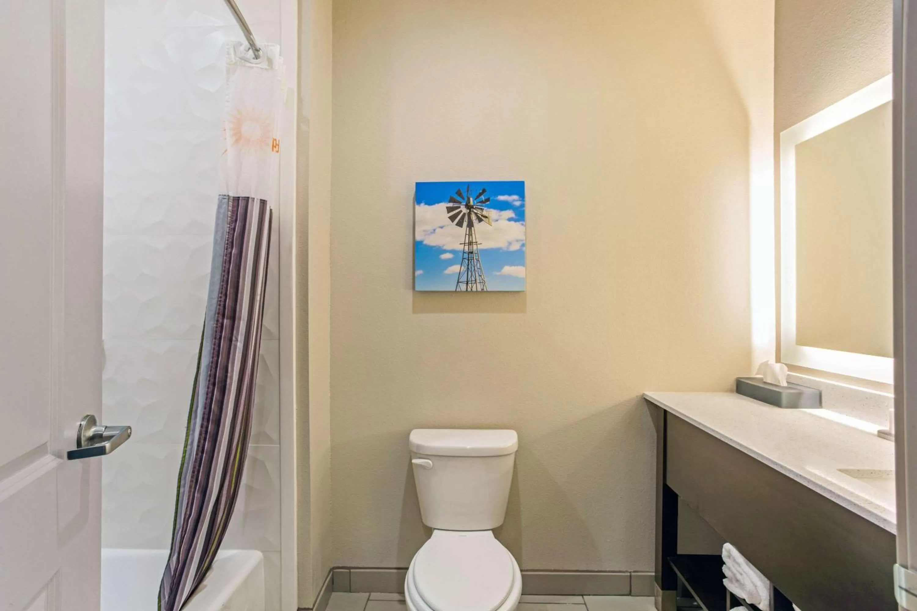 Photo of the whole room in La Quinta by Wyndham Sweetwater East