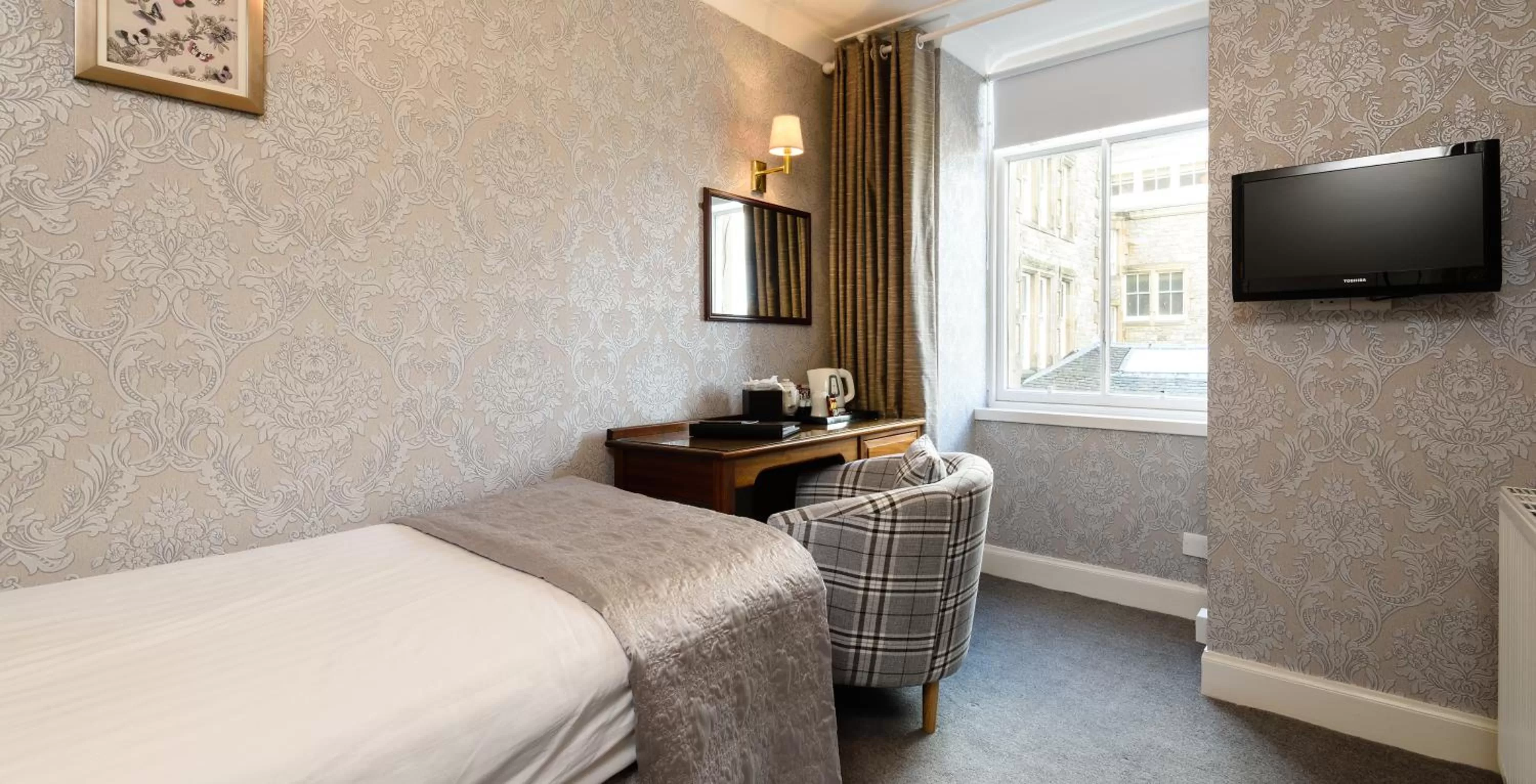 Bedroom, Bed in The Atholl Palace