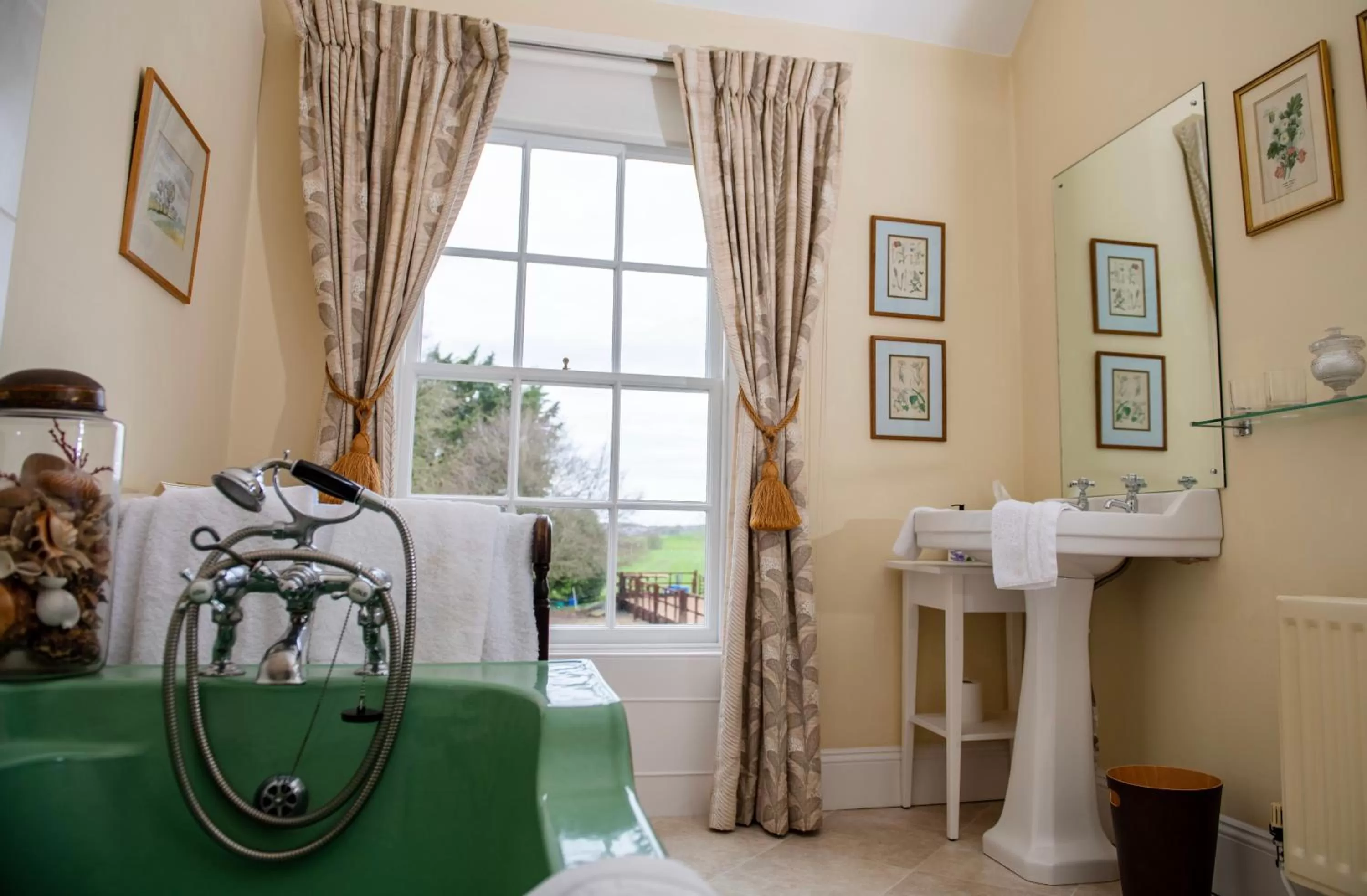 Bathroom, Bed in Ballymote Country House