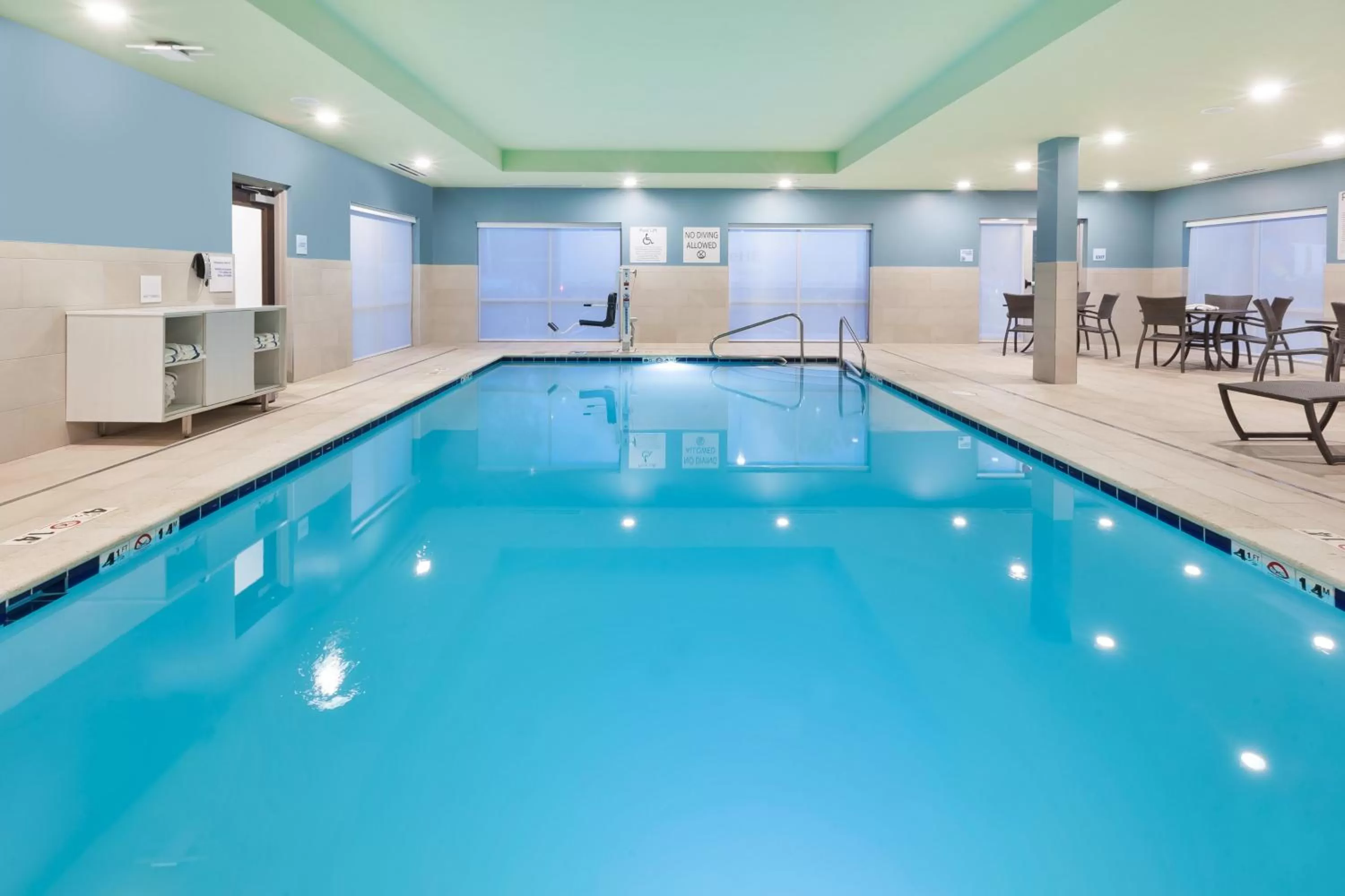 Swimming pool in Holiday Inn Express & Suites - Milan - Sandusky Area by IHG