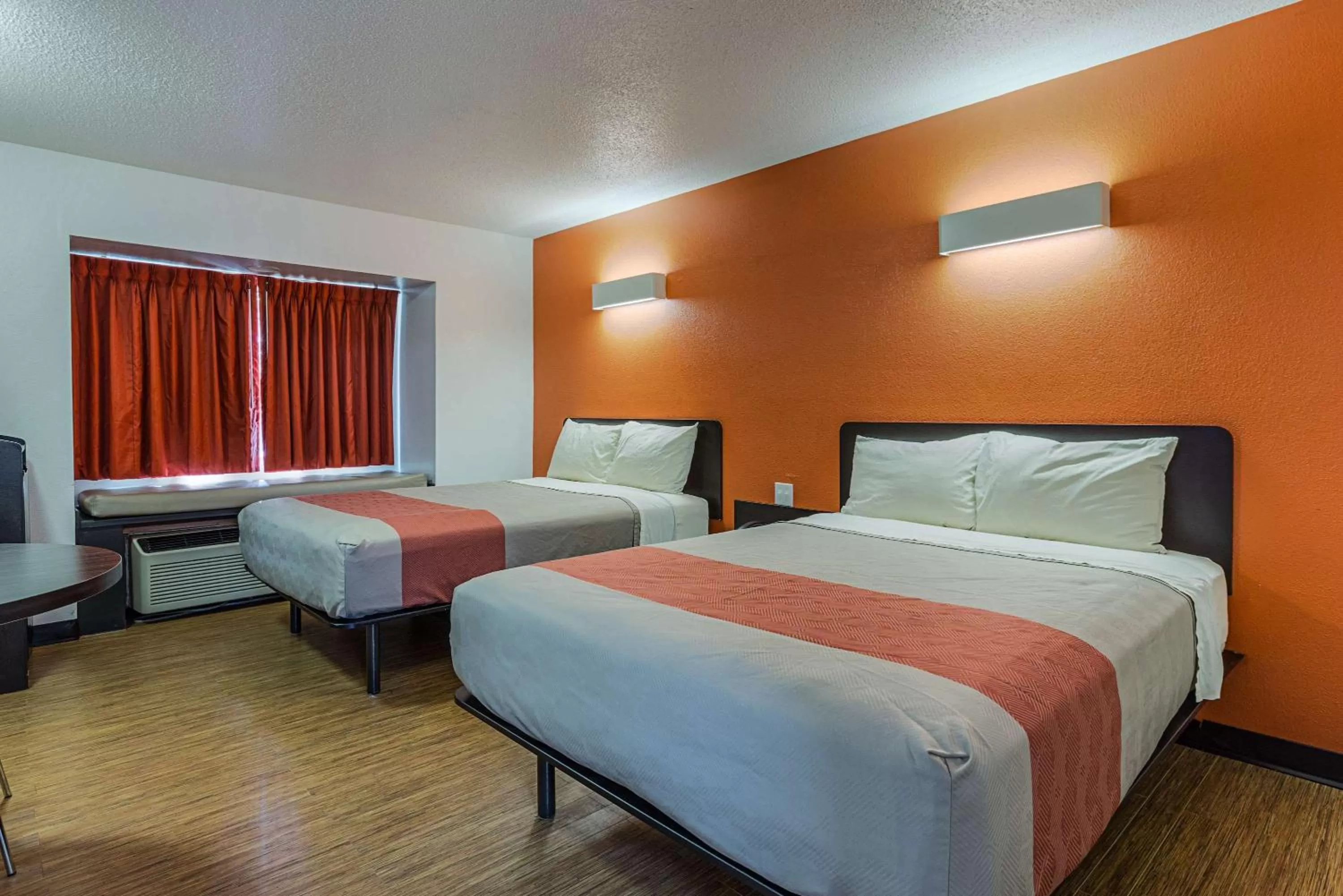 Queen Room with Two Queen Beds - Smoking in Motel 6-Simpsonville, SC - Greenville