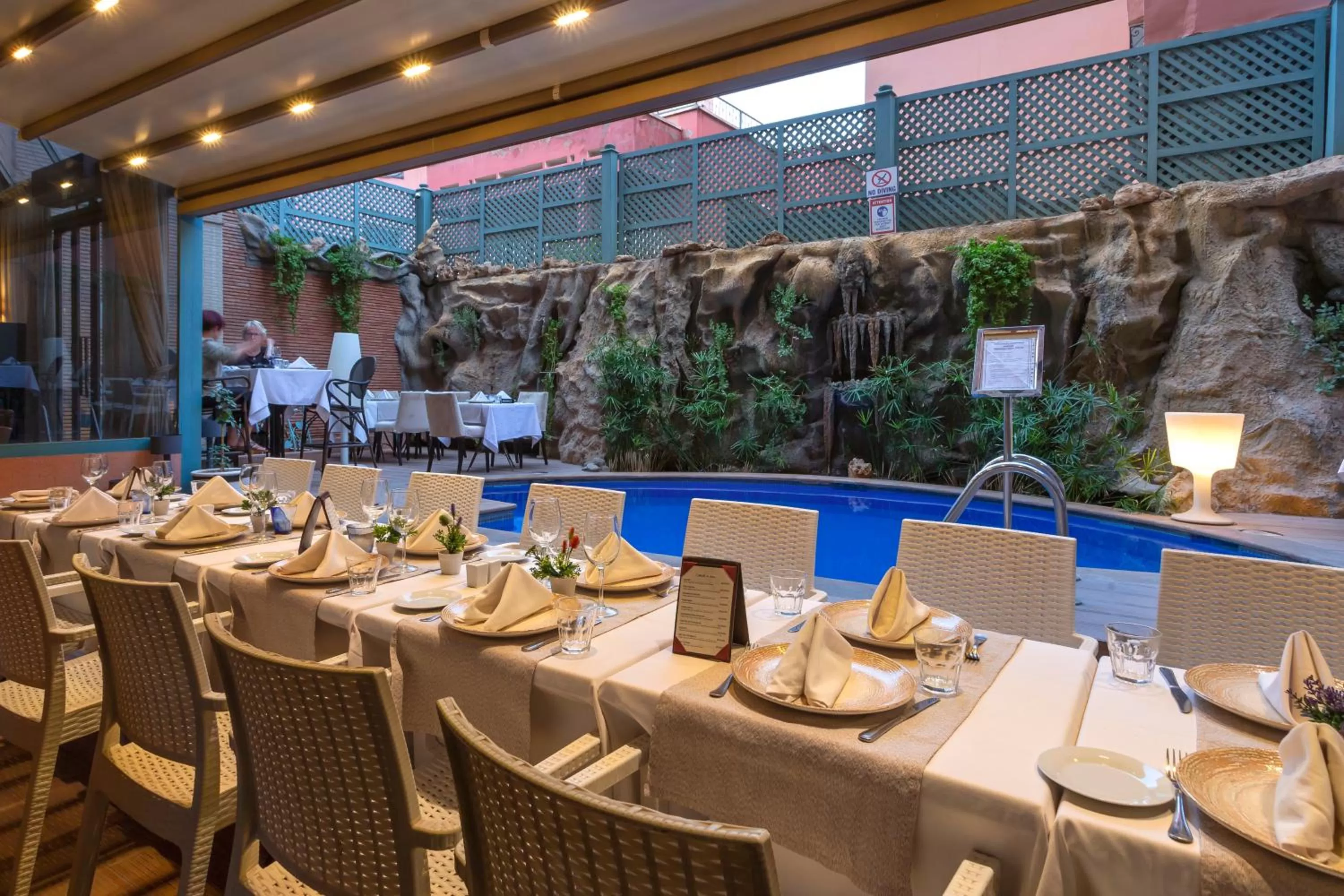 Restaurant/places to eat in Le Caspien Boutique Hotel