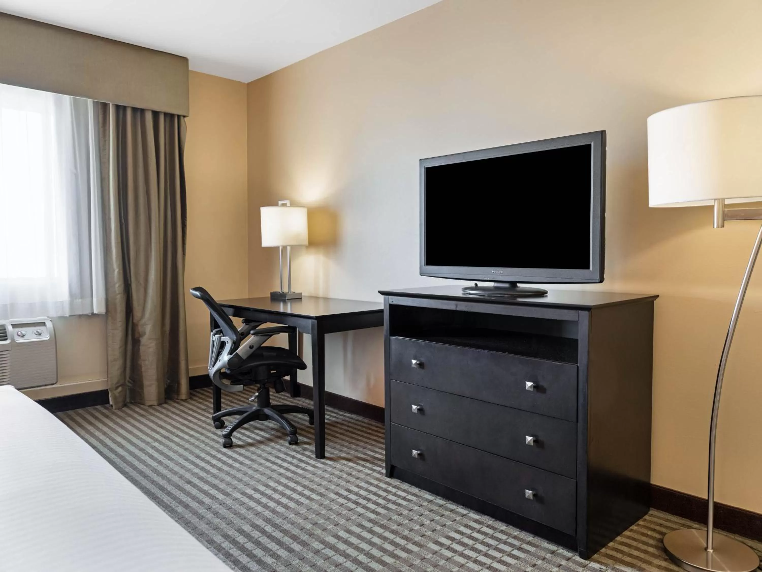 TV and multimedia, Bed in La Quinta by Wyndham Tucson - Reid Park