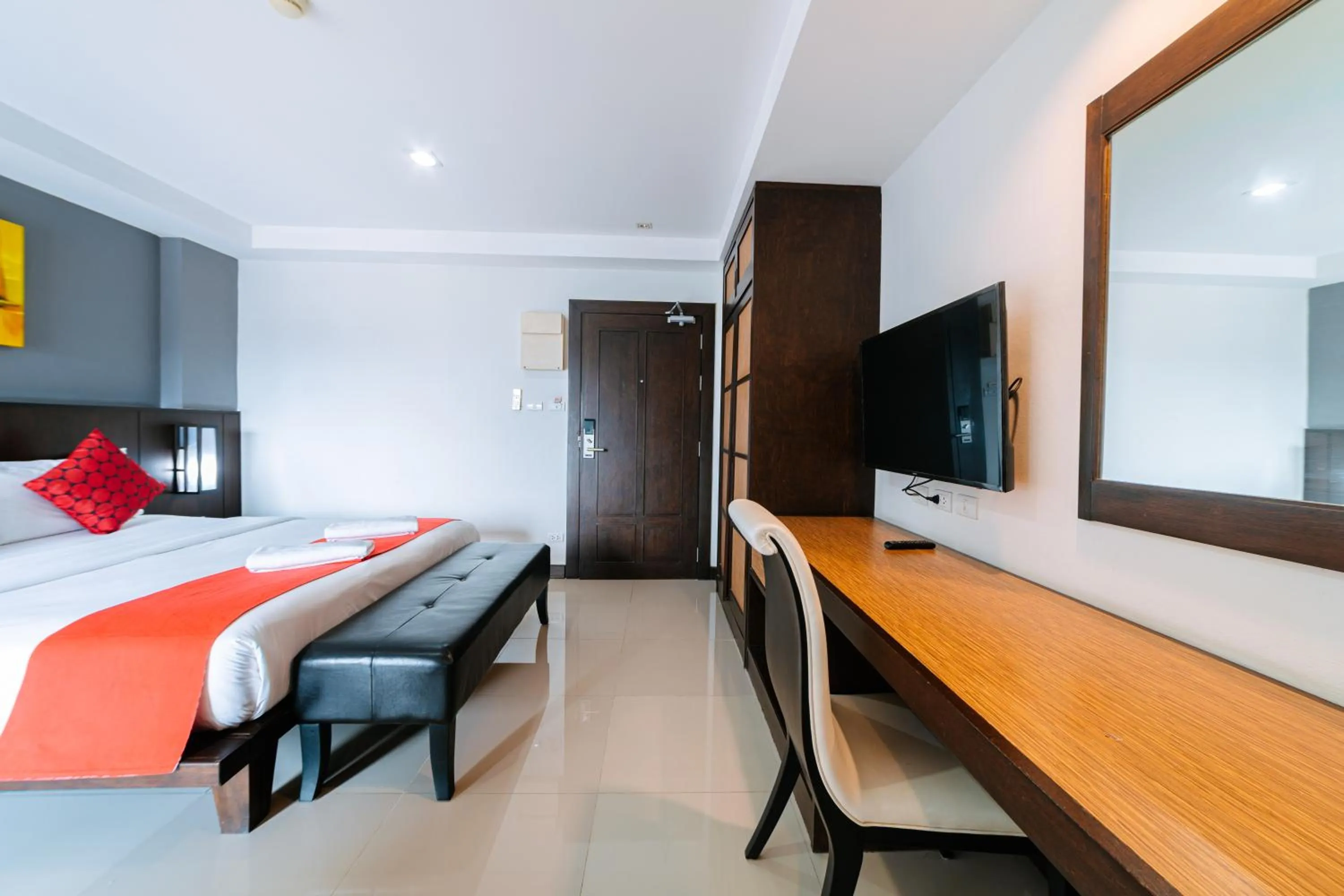Guests, Bed in Ratana Hotel Sakdidet, PHUKET TOWN