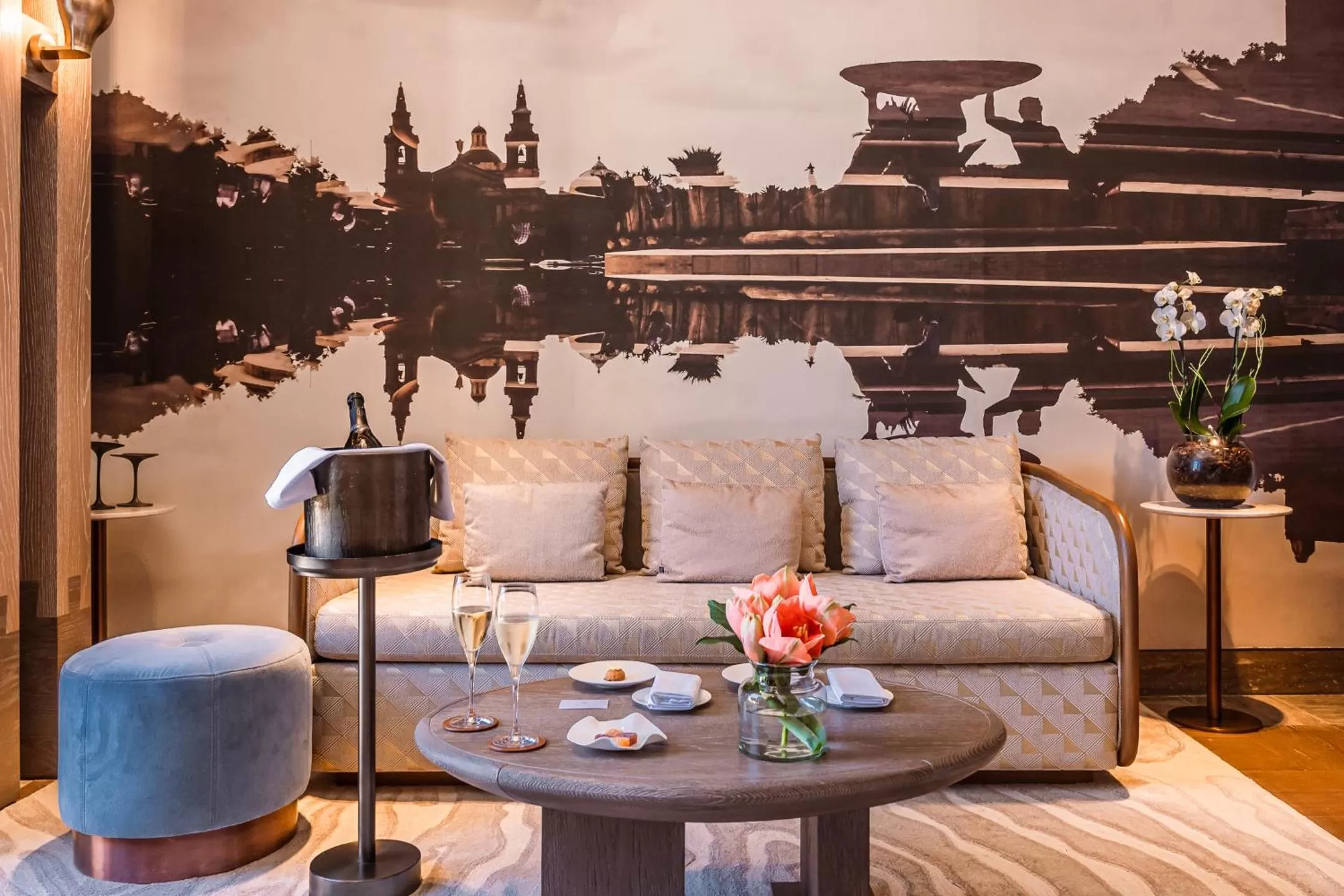 Seating area in Iniala Harbour House