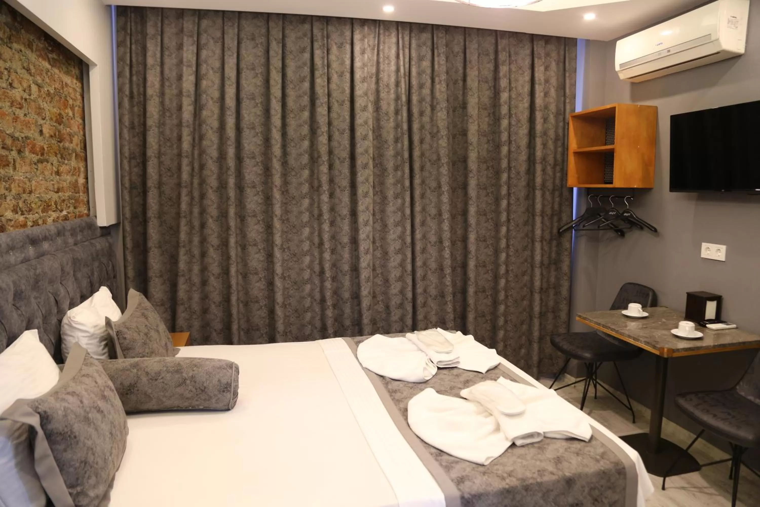 Bed in Arat Apartments