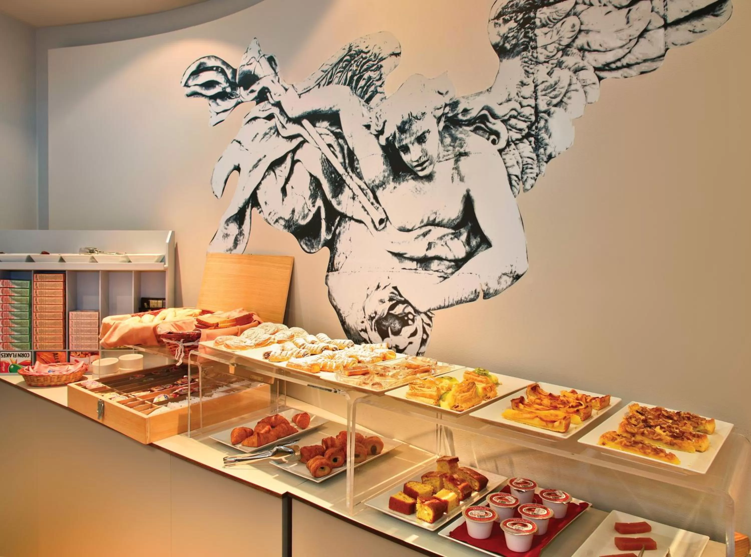 Food and drinks in SH Ingles Boutique Hotel